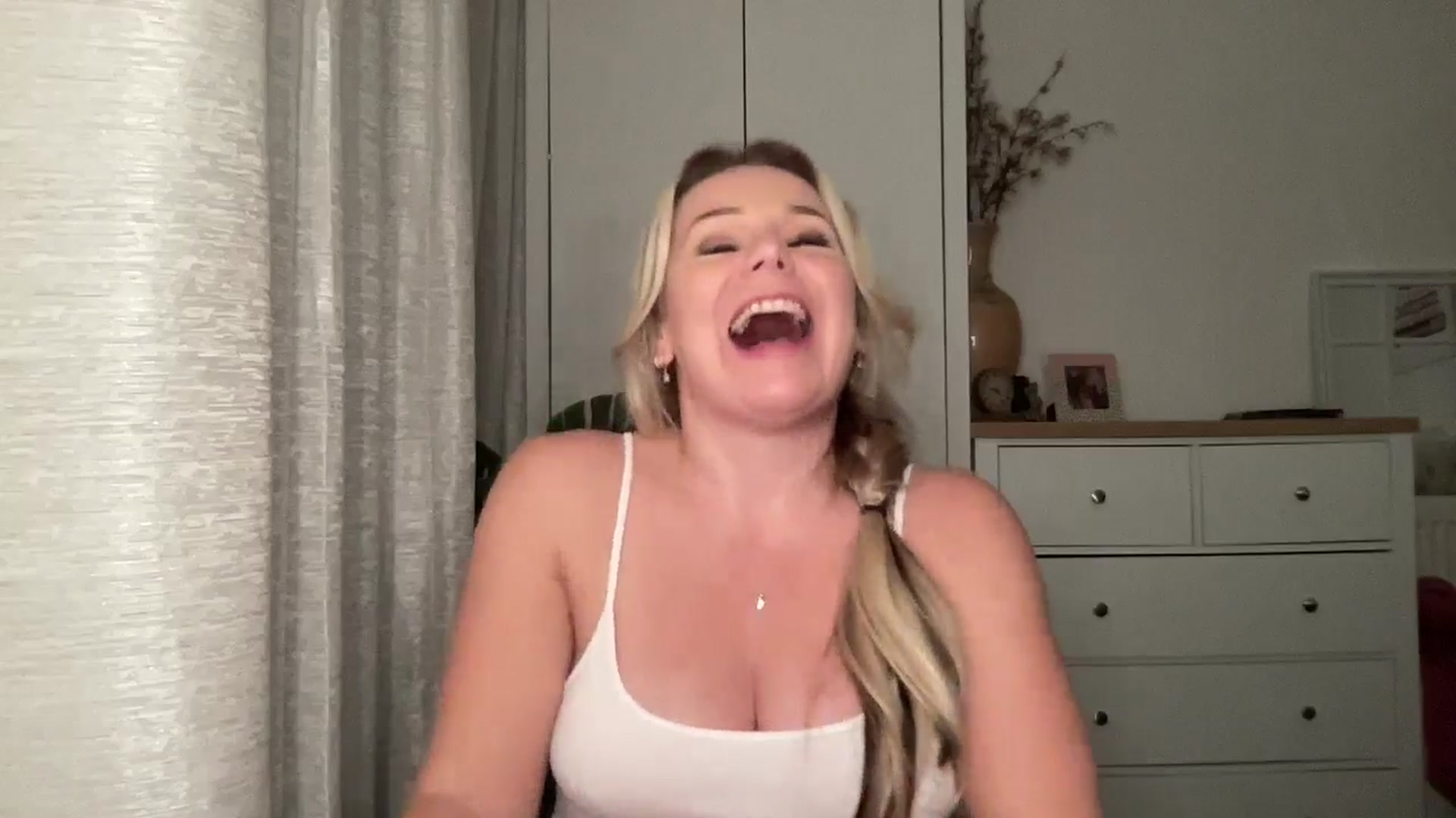 Gallery image thumbnail from LarasDen's myfreecams stream on, 11/04/2024, 22:27 image 5 of 20
