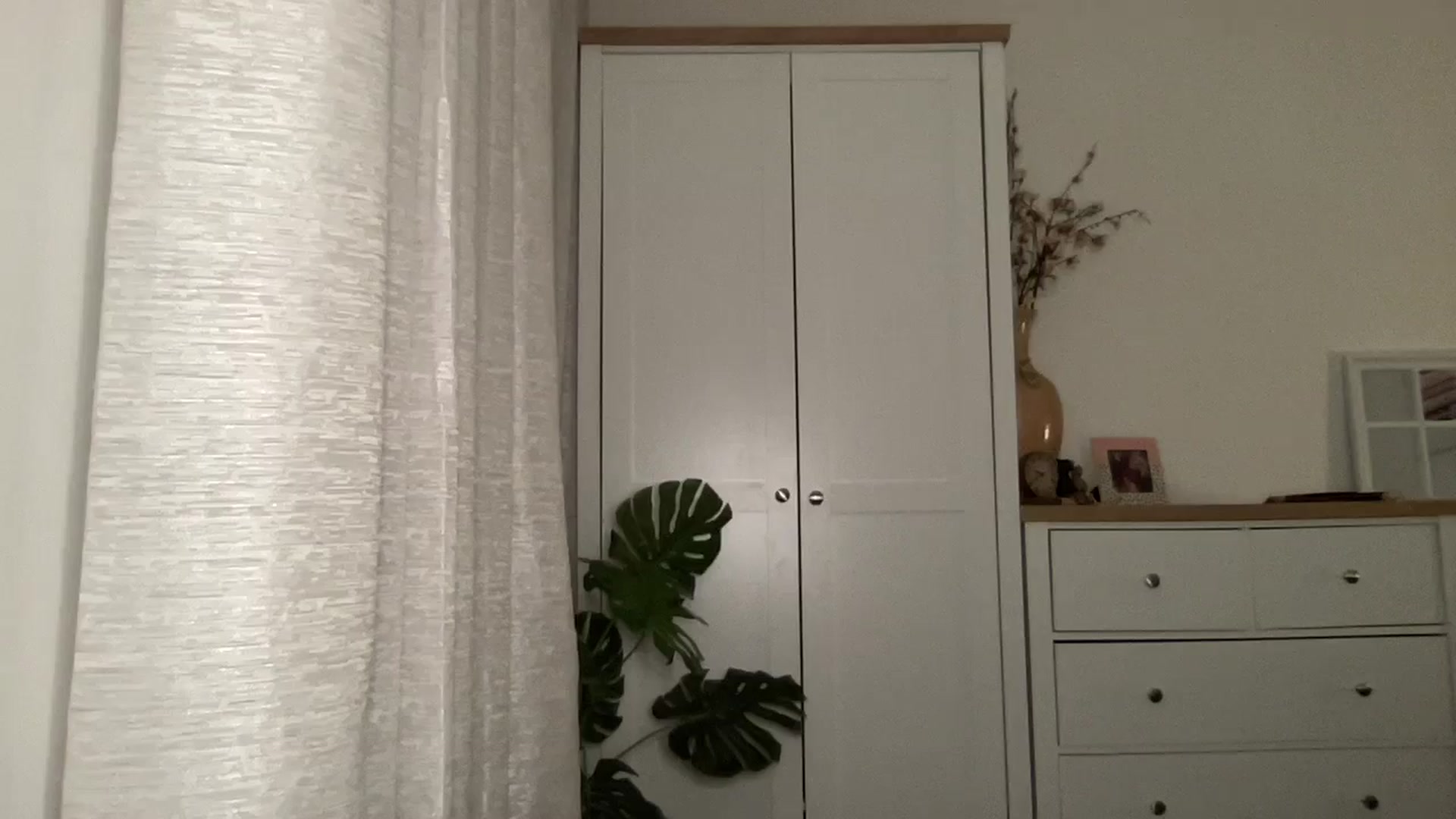 Gallery image thumbnail from LarasDen's myfreecams stream on, 11/05/2024, 22:54 image 15 of 20