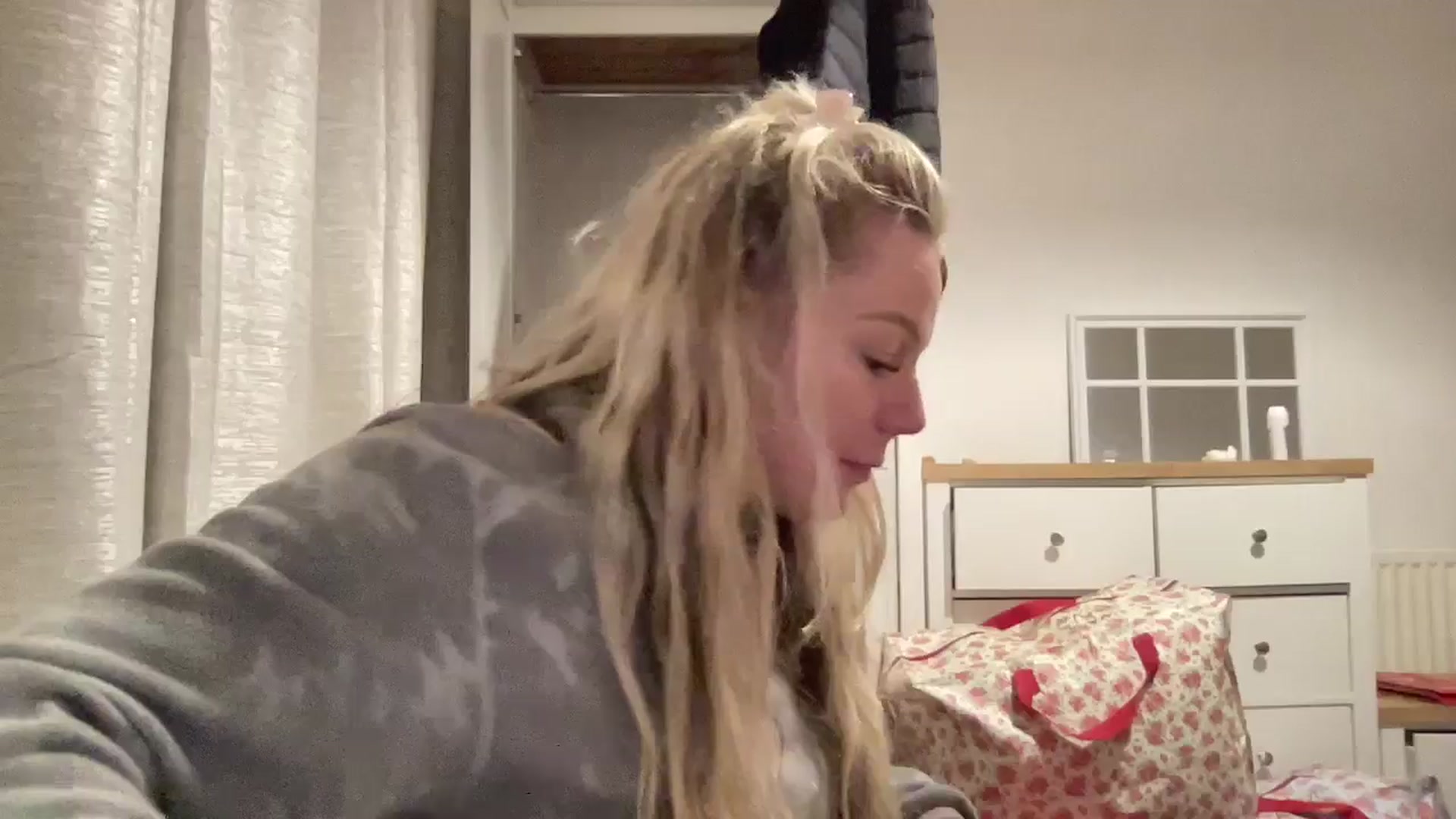 Gallery image thumbnail from LarasDen's myfreecams stream on, 11/18/2024, 19:47 image 5 of 20