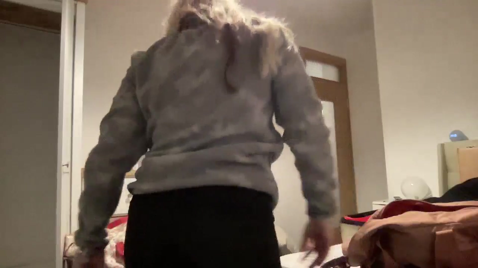 Gallery image thumbnail from LarasDen's myfreecams stream on, 11/18/2024, 19:47 image 7 of 20