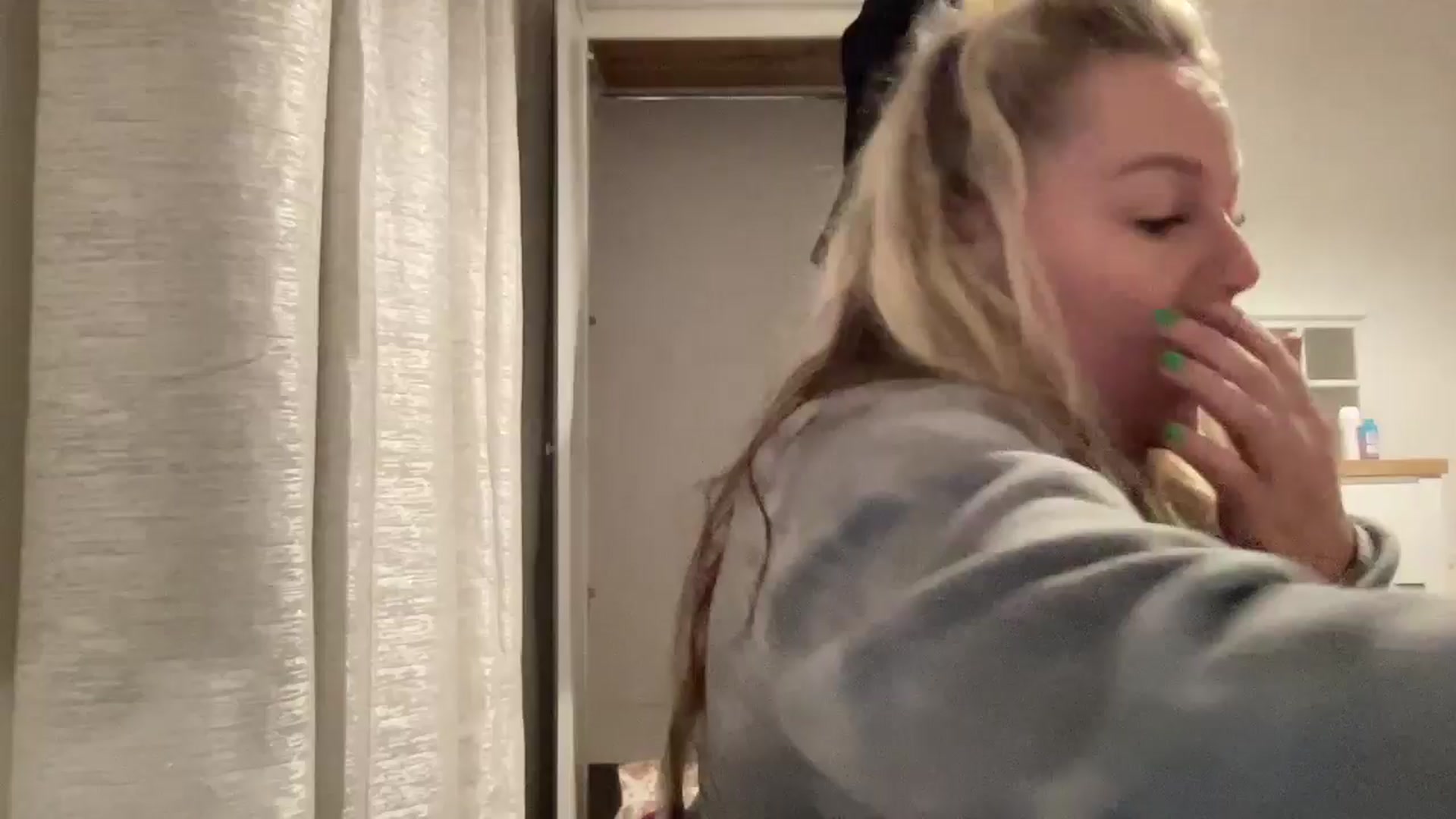 Gallery image thumbnail from LarasDen's myfreecams stream on, 11/18/2024, 19:47 image 1 of 20