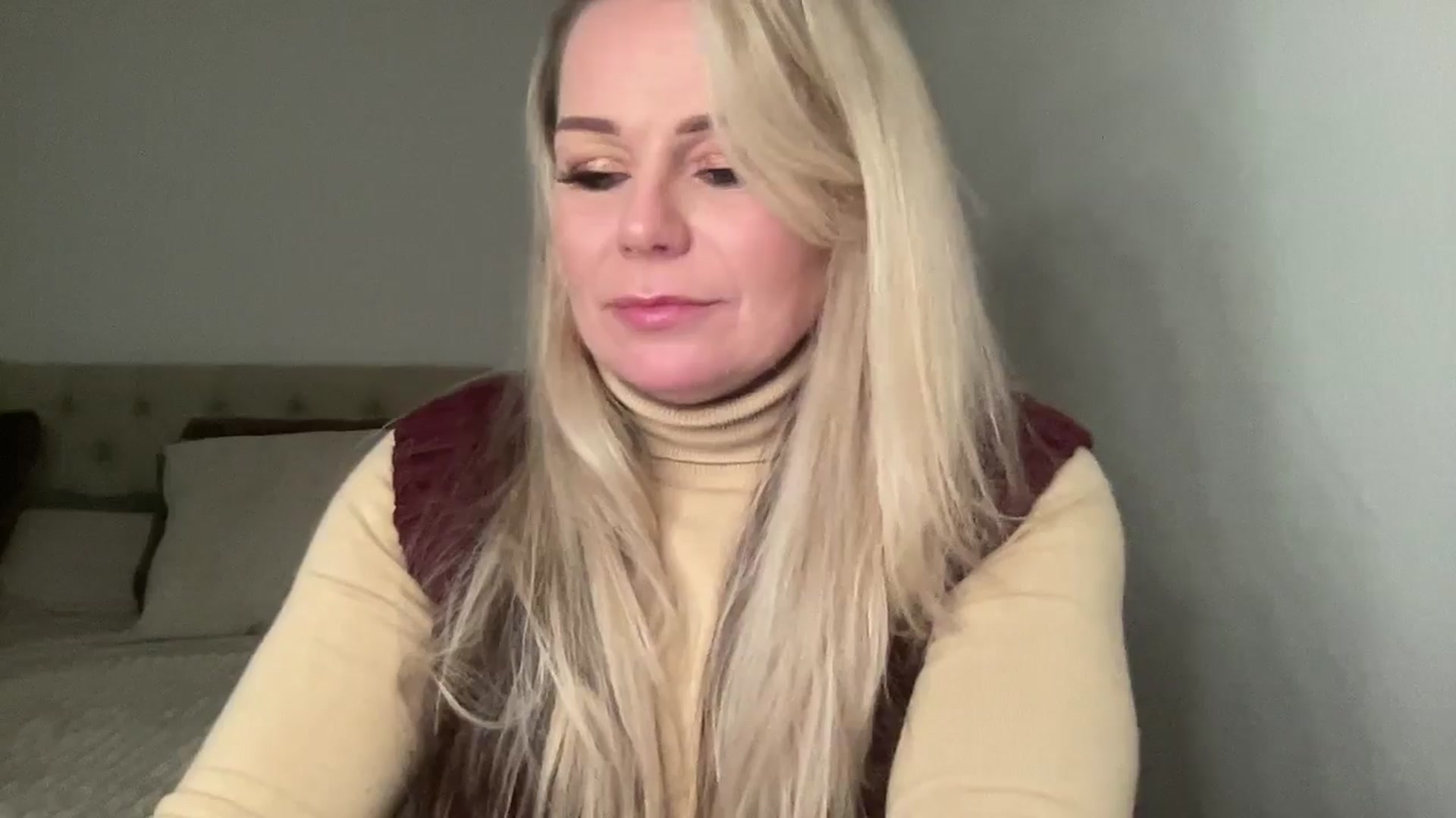 Gallery image thumbnail from LarasDen's myfreecams stream on, 12/25/2024, 23:18 image 2 of 20
