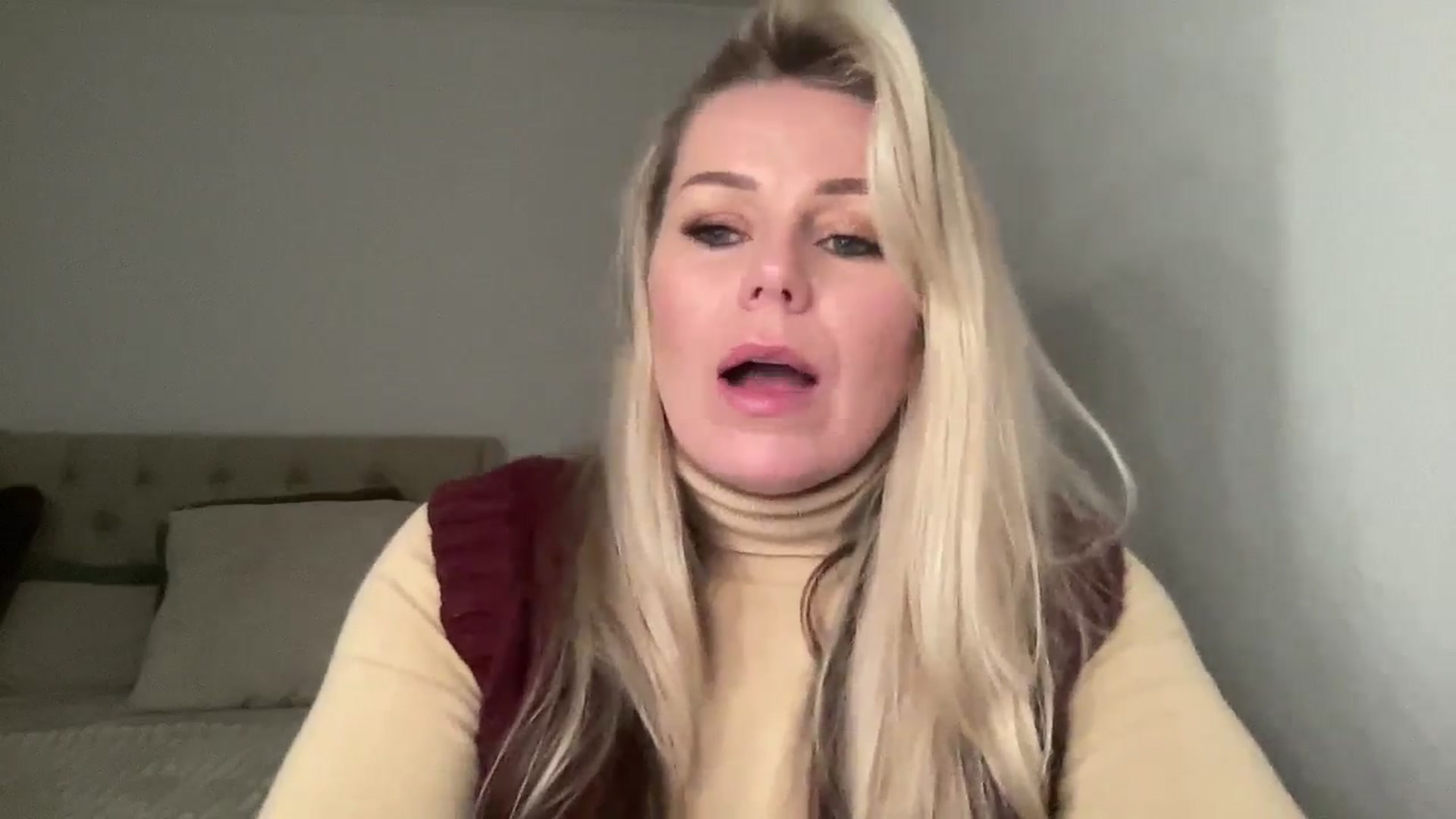 Gallery image thumbnail from LarasDen's myfreecams stream on, 12/25/2024, 23:18 image 14 of 20