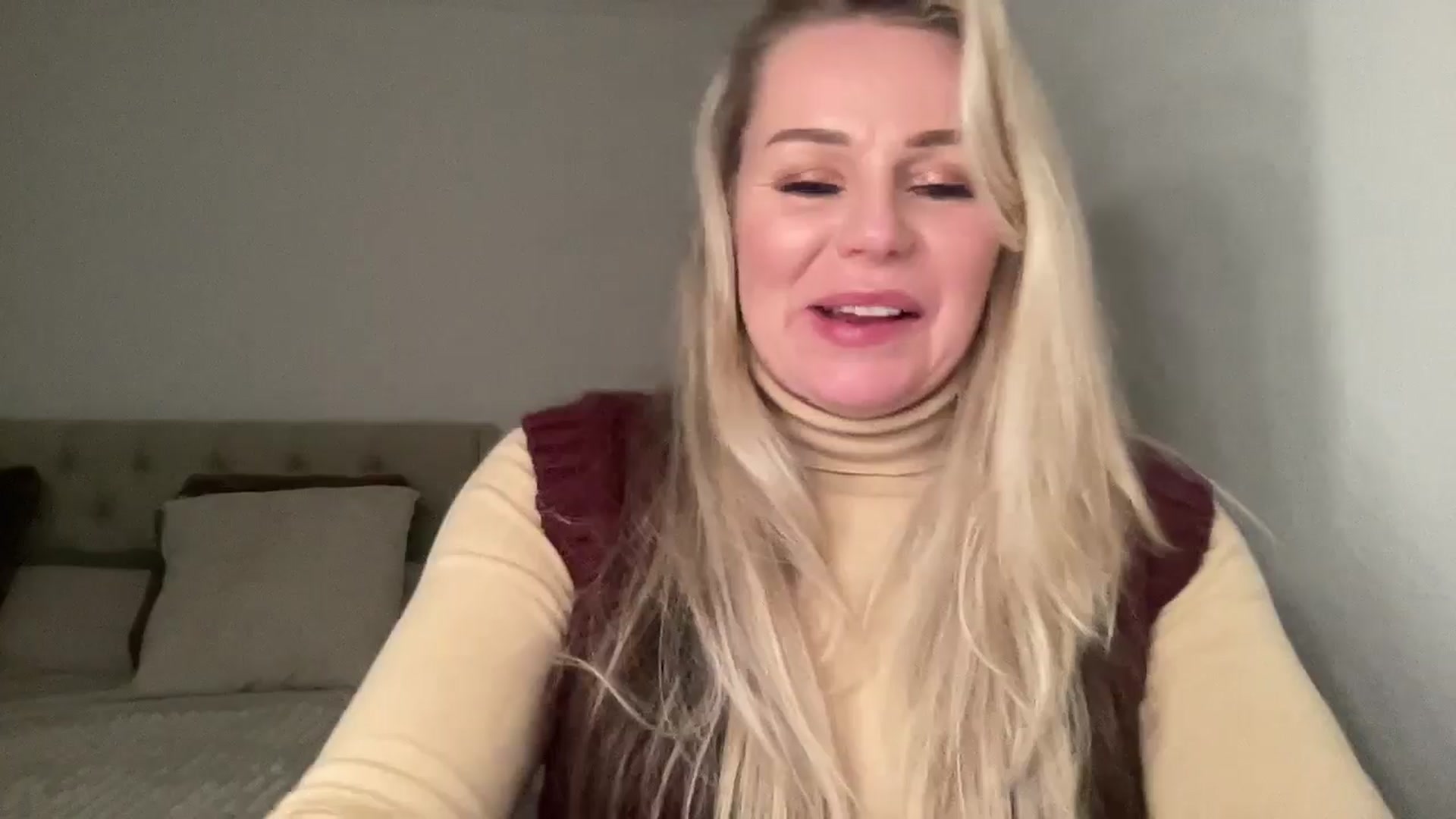 Gallery image thumbnail from LarasDen's myfreecams stream on, 12/25/2024, 23:18 image 6 of 20