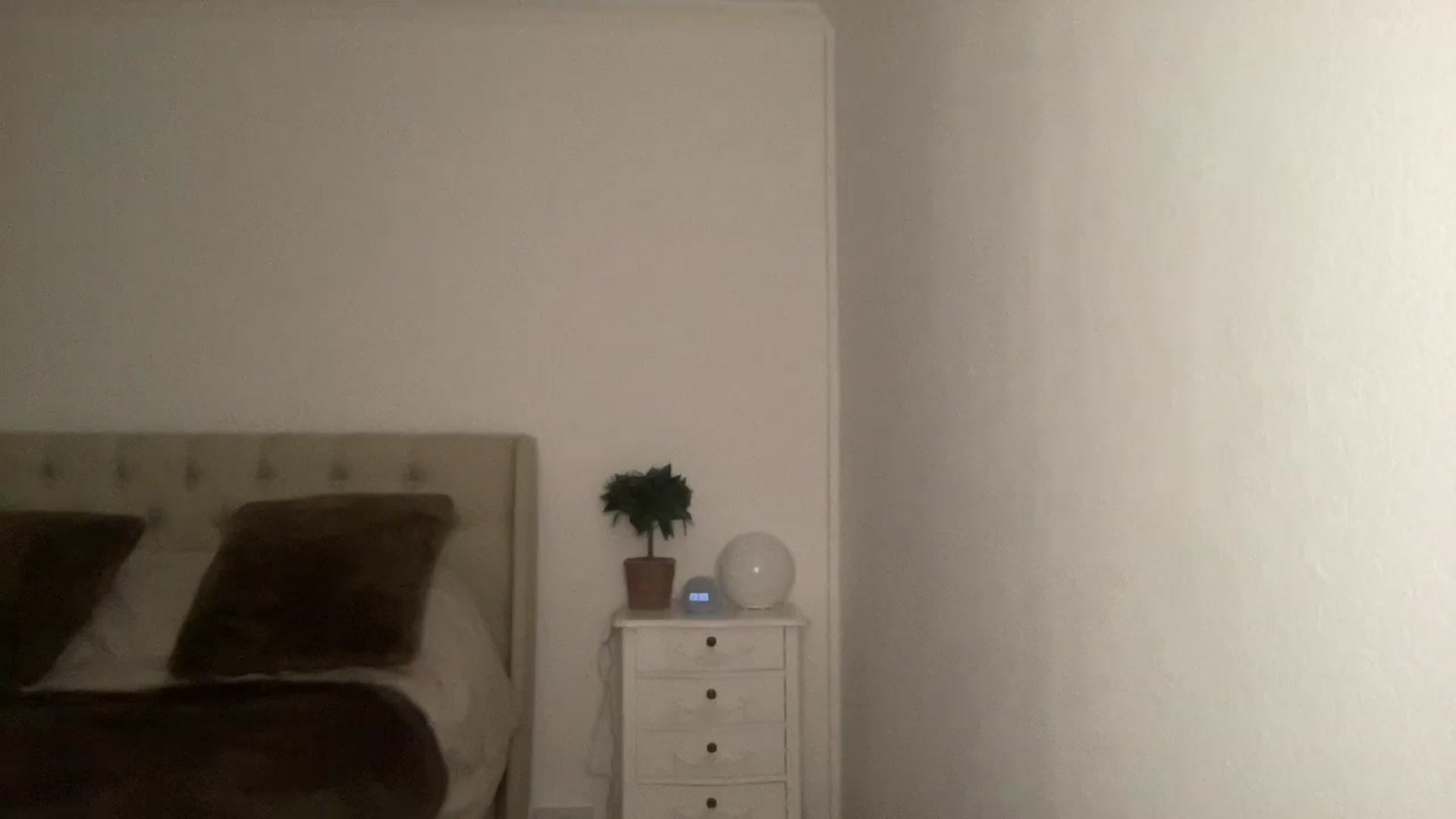 Gallery image thumbnail from LarasDen's myfreecams stream on, 01/01/2025, 24:44 image 12 of 20