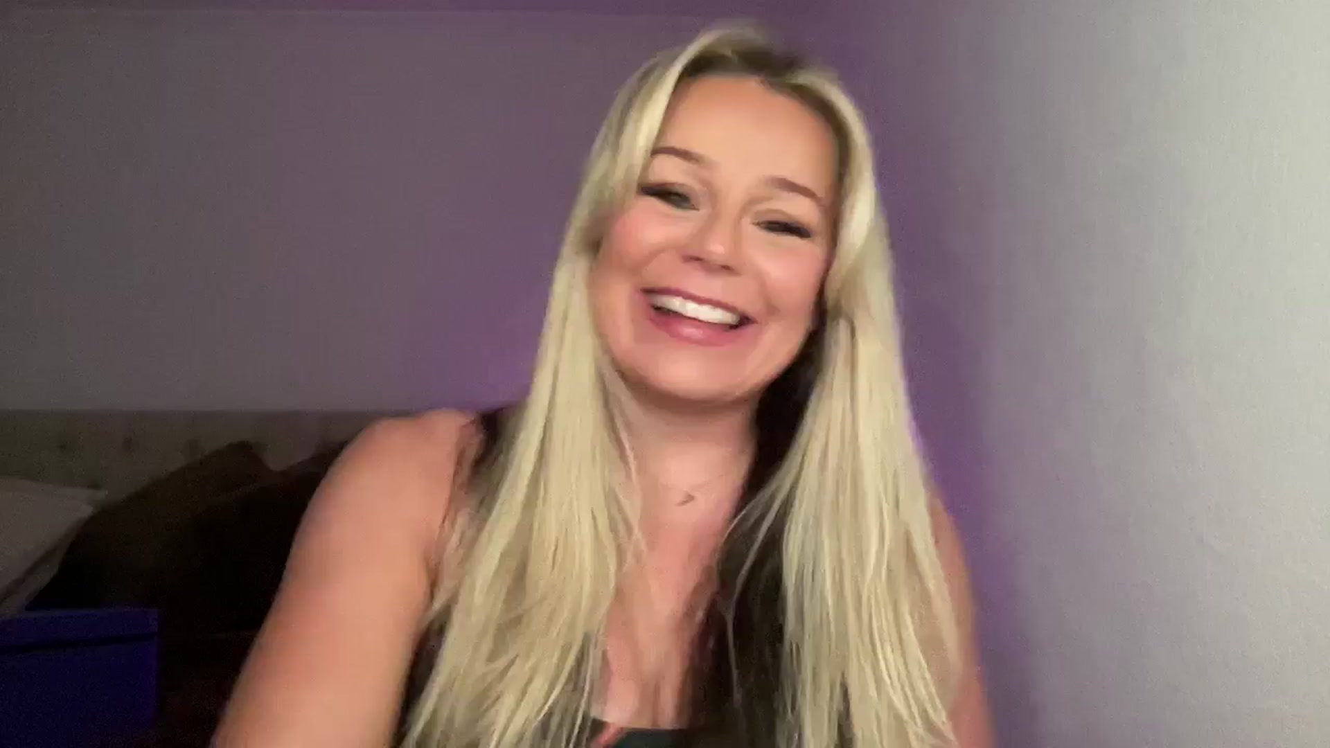 Gallery image thumbnail from LarasDen's myfreecams stream on, 02/15/2025, 24:08 image 3 of 20