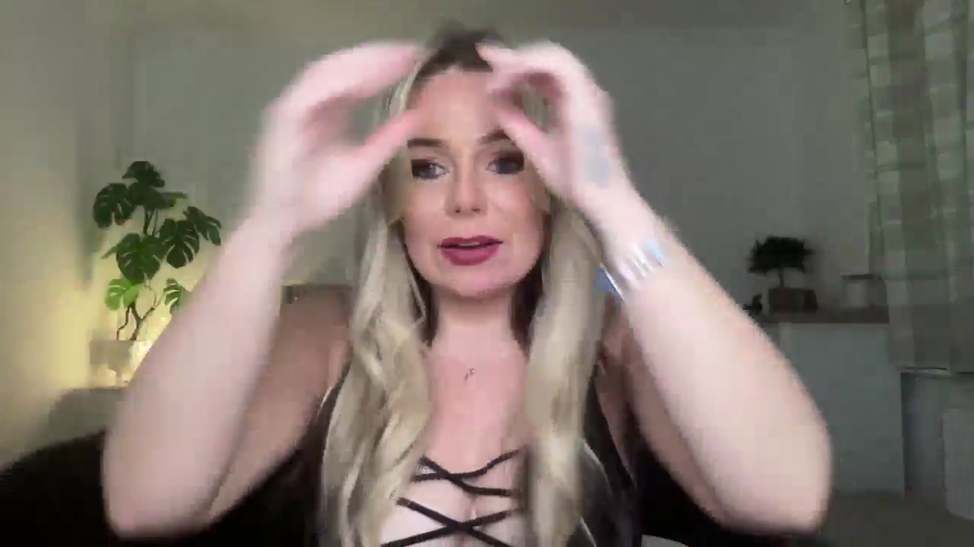 Gallery image thumbnail from LarasDen's myfreecams stream on, 03/07/2025, 23:49 image 14 of 20