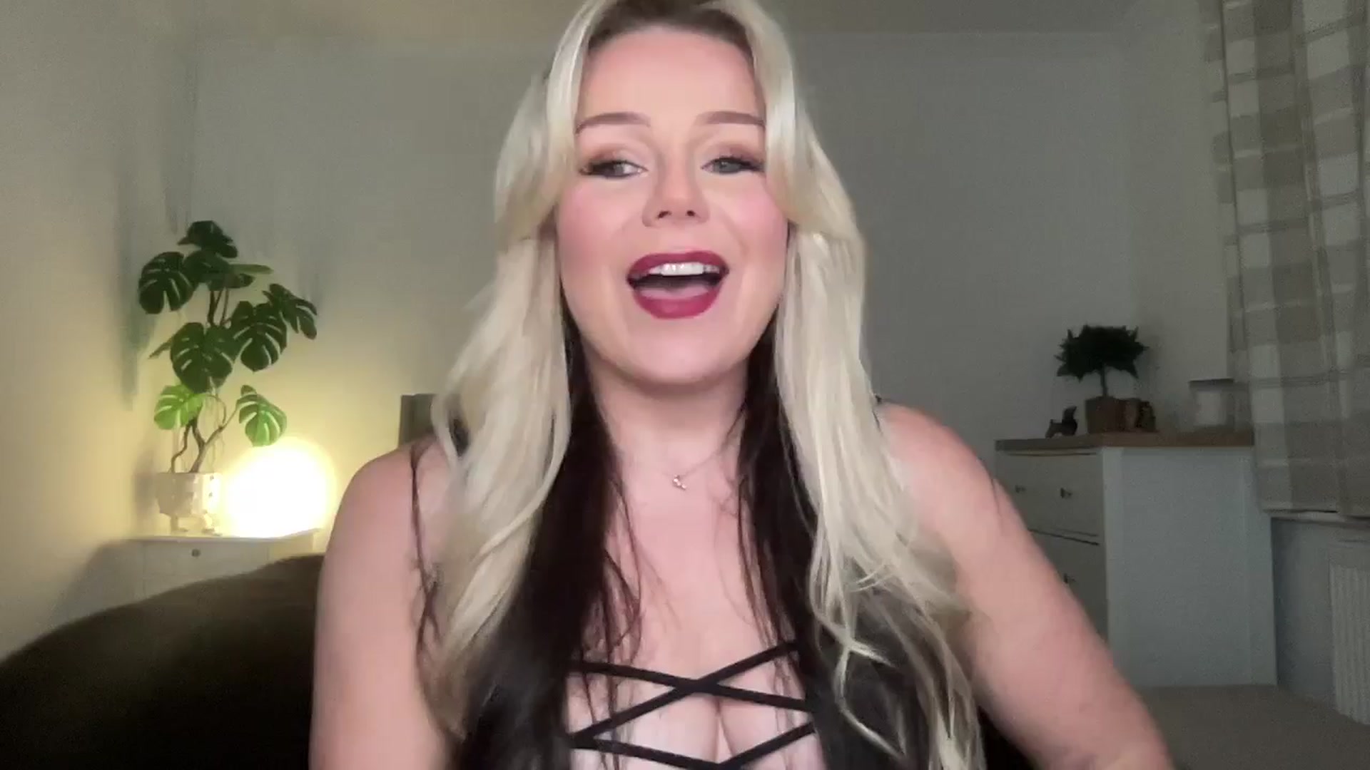 Gallery image thumbnail from LarasDen's myfreecams stream on, 03/07/2025, 23:49 image 3 of 20