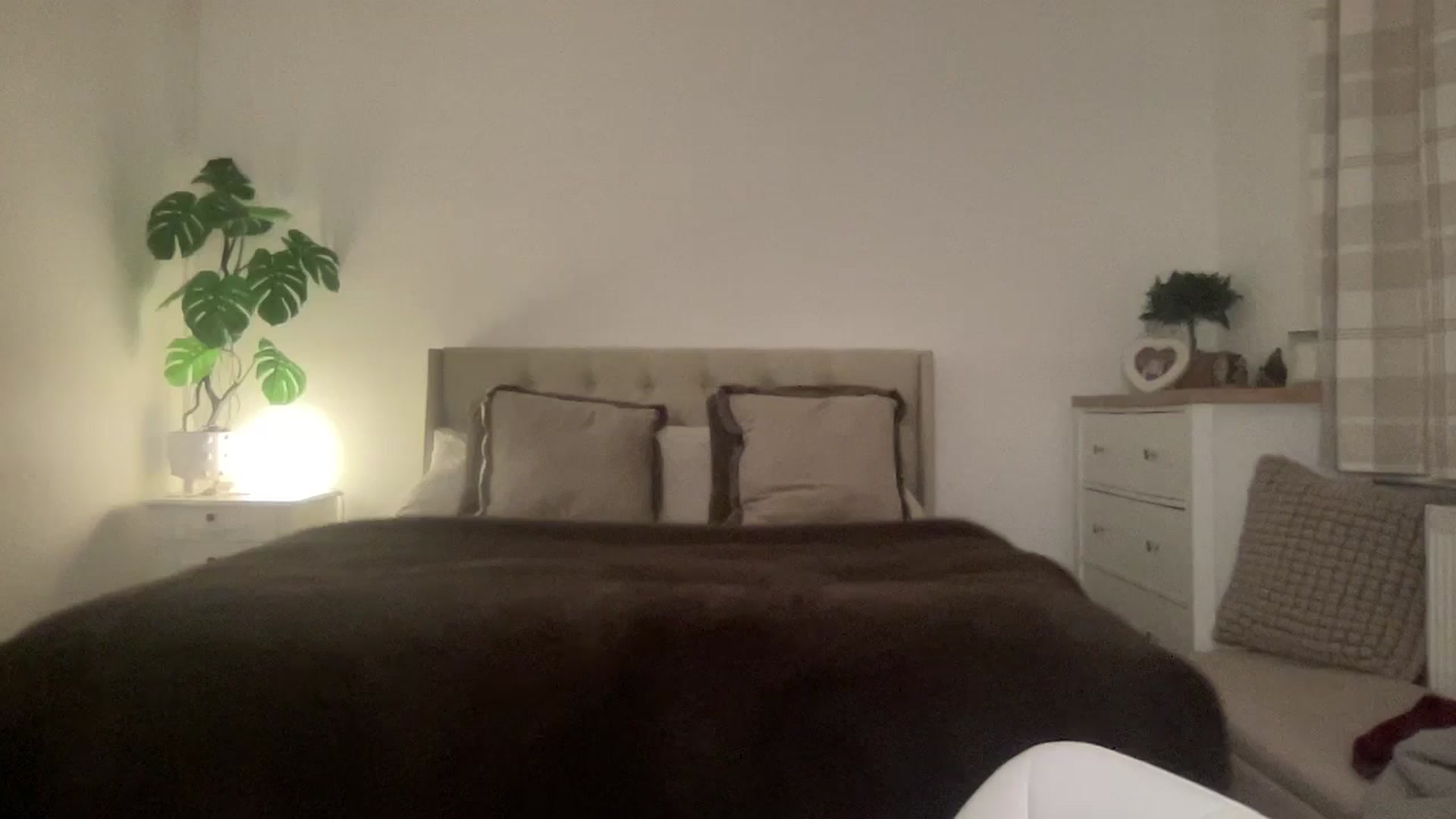 Gallery image thumbnail from LarasDen's myfreecams stream on, 04/02/2025, 20:24 image 9 of 20