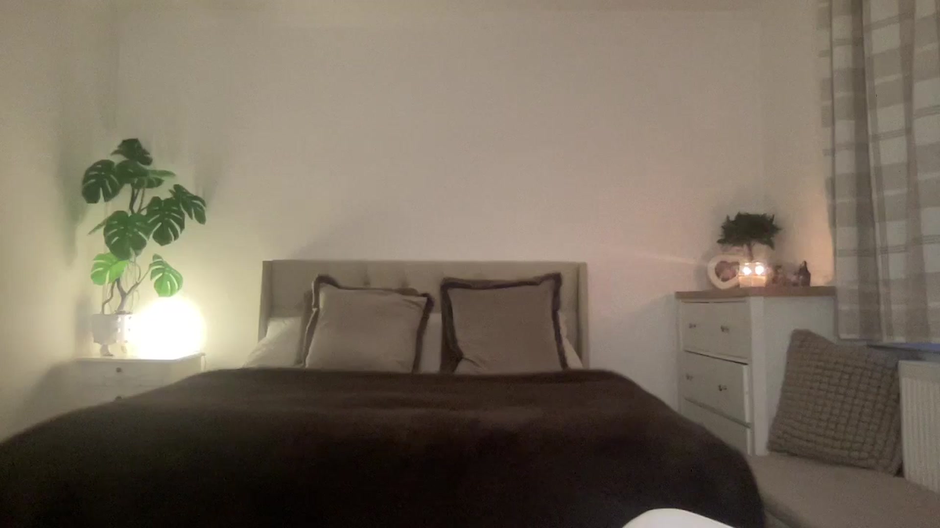 Gallery image thumbnail from LarasDen's myfreecams stream on, 04/03/2025, 21:43 image 5 of 20
