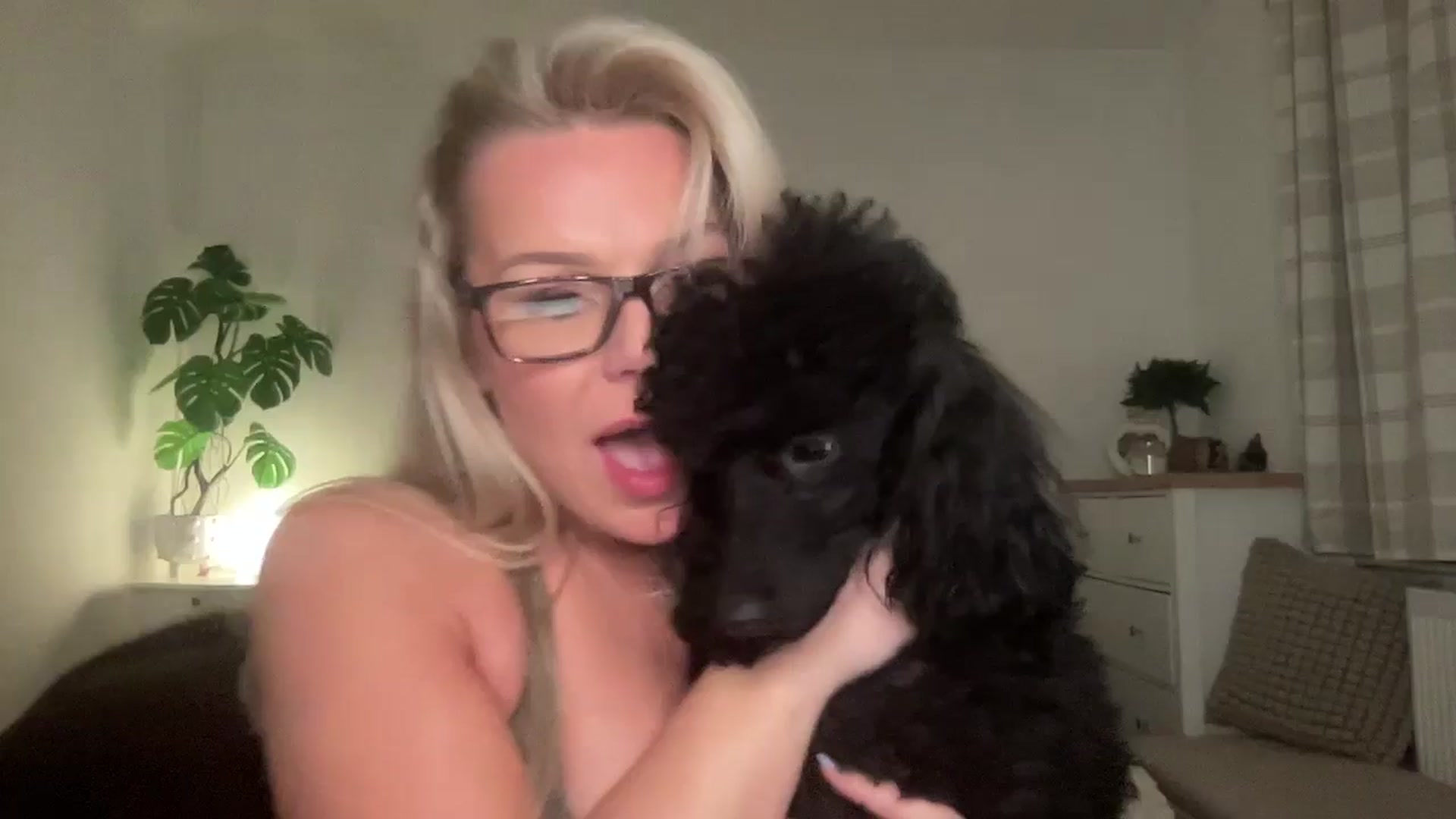 Gallery image thumbnail from LarasDen's myfreecams stream on, 04/05/2025, 02:10 image 9 of 20
