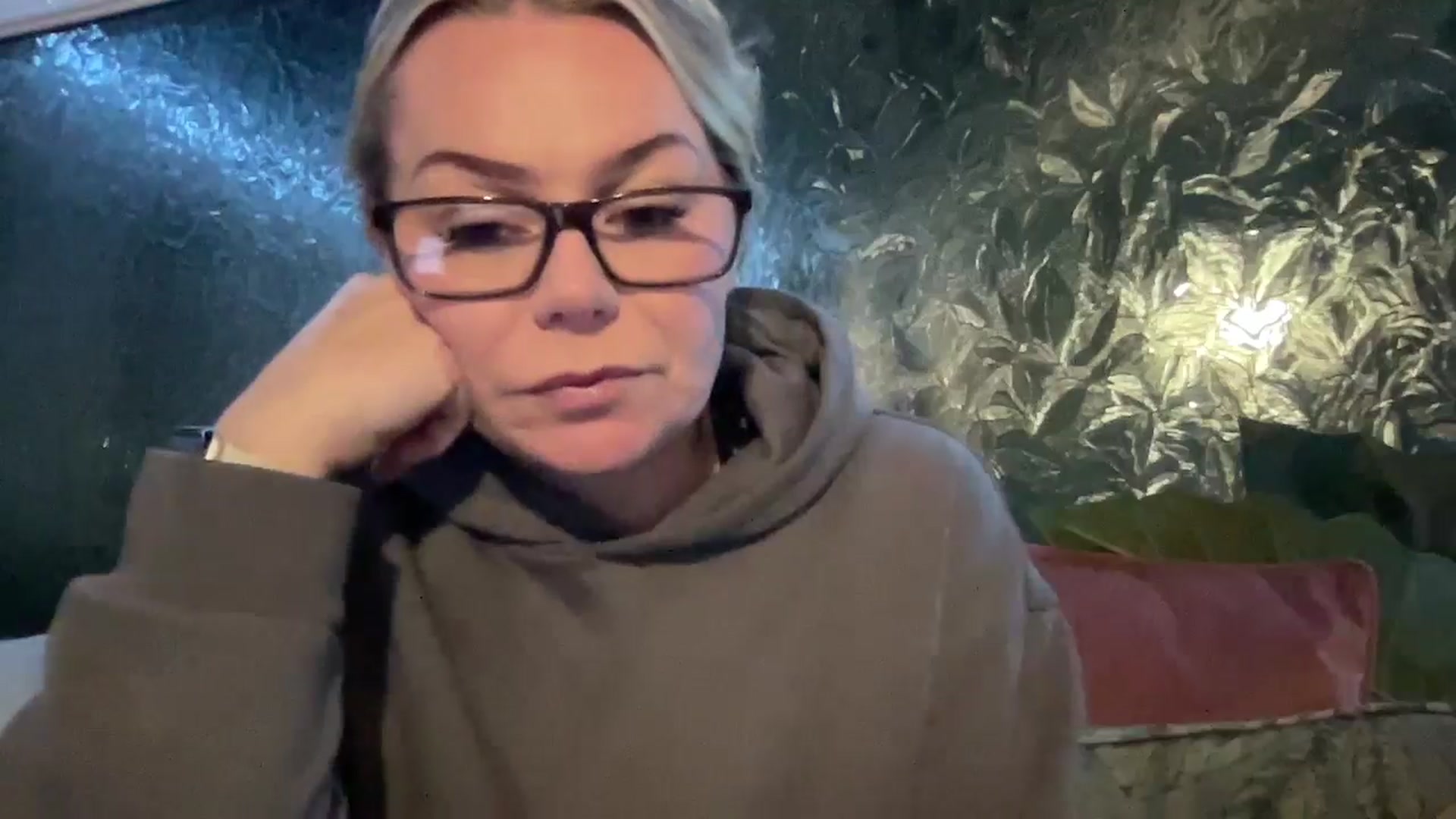 Gallery image thumbnail from LarasDen's myfreecams stream on, 04/15/2025, 20:20 image 14 of 20