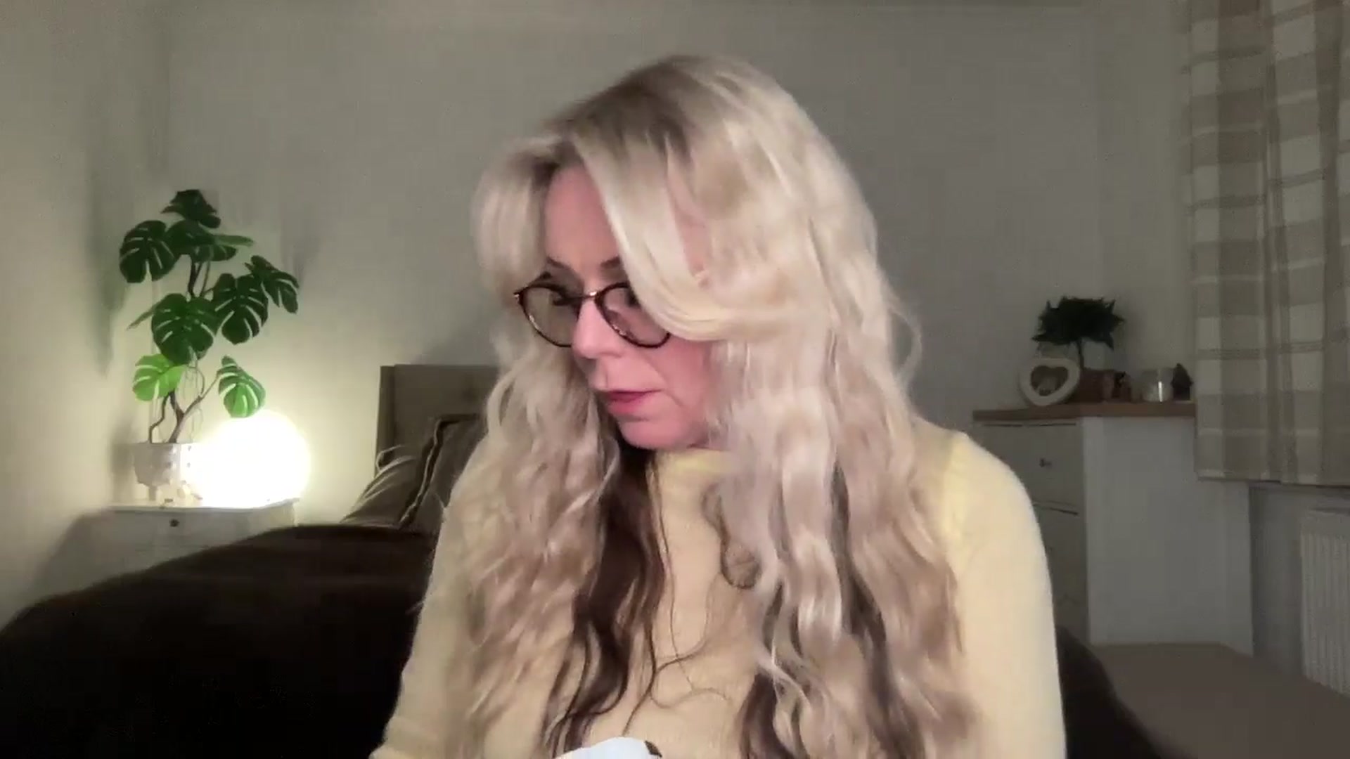 Gallery image thumbnail from LarasDen's myfreecams stream on, 04/17/2025, 23:58 image 2 of 20