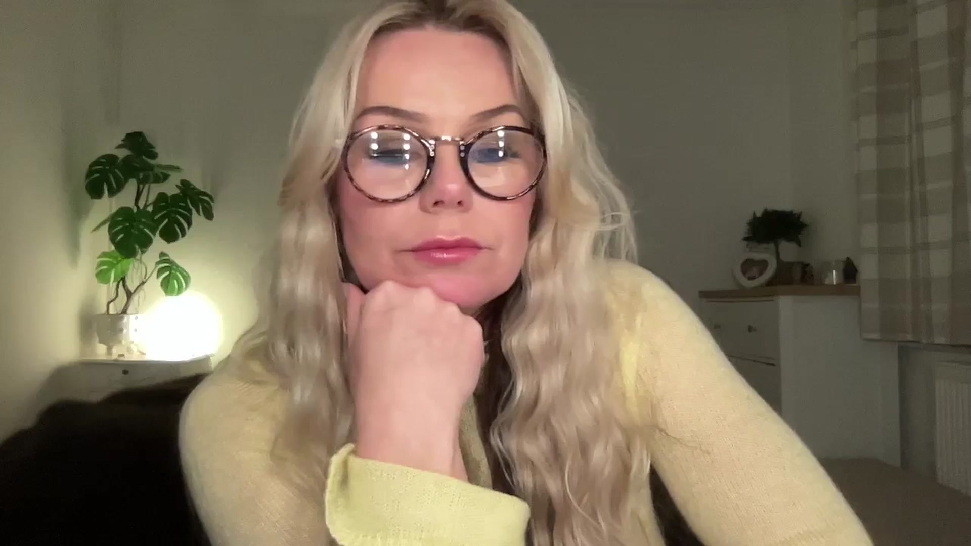 Gallery image thumbnail from LarasDen's myfreecams stream on, 04/17/2025, 23:58 image 20 of 20