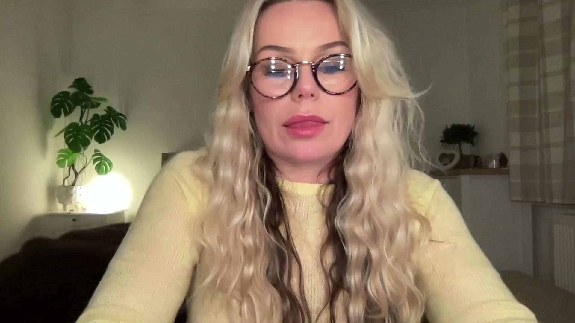 Gallery image thumbnail from LarasDen's myfreecams stream on, 04/17/2025, 23:58 image 18 of 20