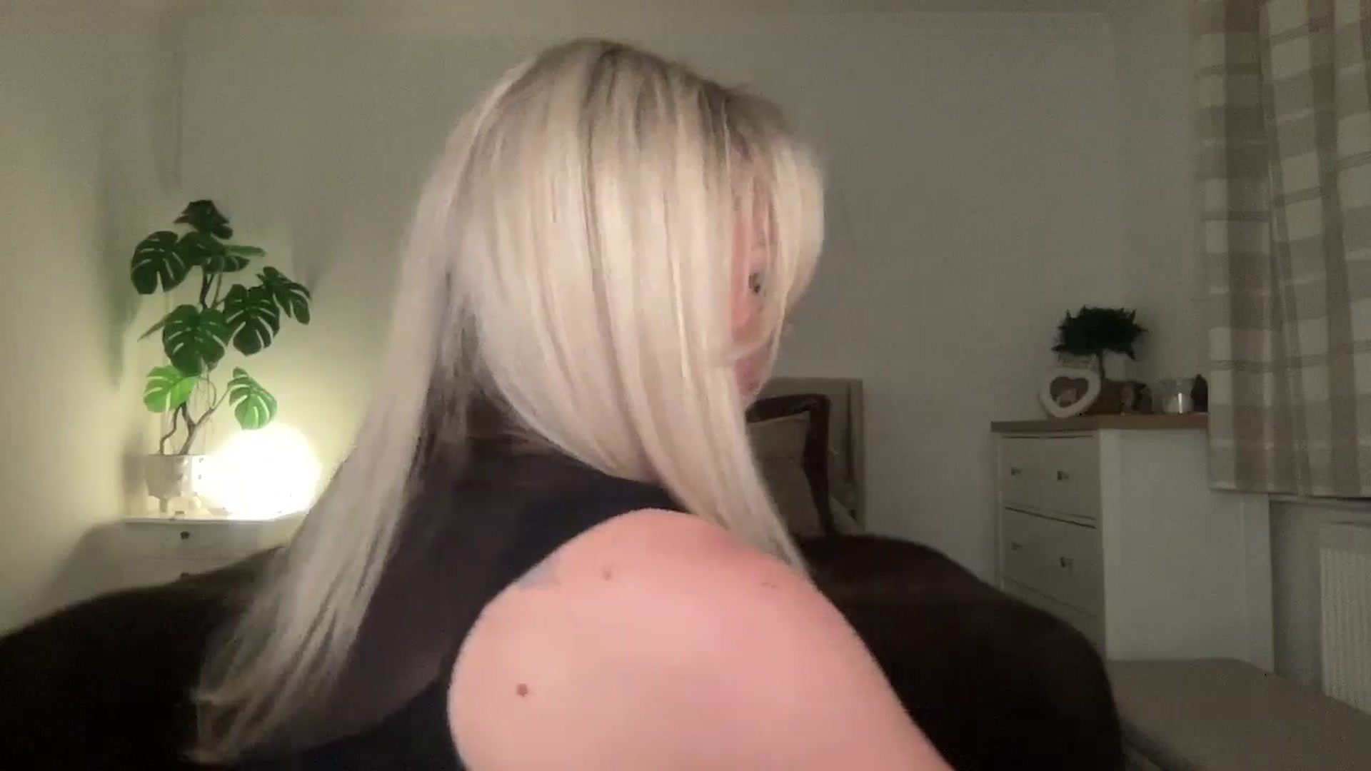 Gallery image thumbnail from LarasDen's myfreecams stream on, 04/18/2025, 20:05 image 20 of 20