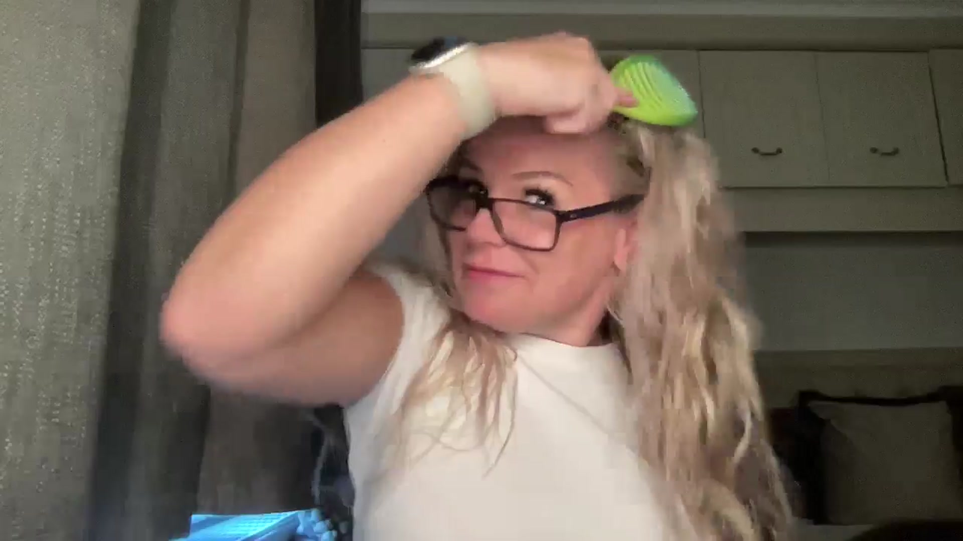 Gallery image thumbnail from LarasDen's myfreecams stream on, 05/13/2025, 20:51 image 2 of 20