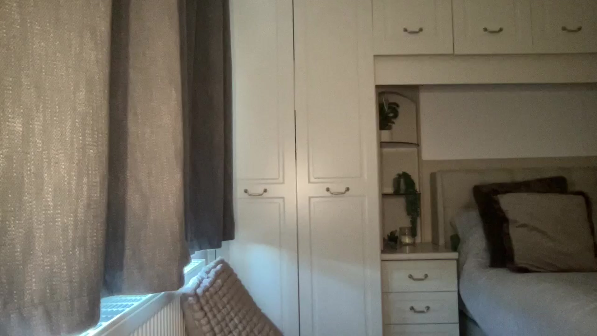 Gallery image thumbnail from LarasDen's myfreecams stream on, 10/01/2025, 16:52 image 18 of 20