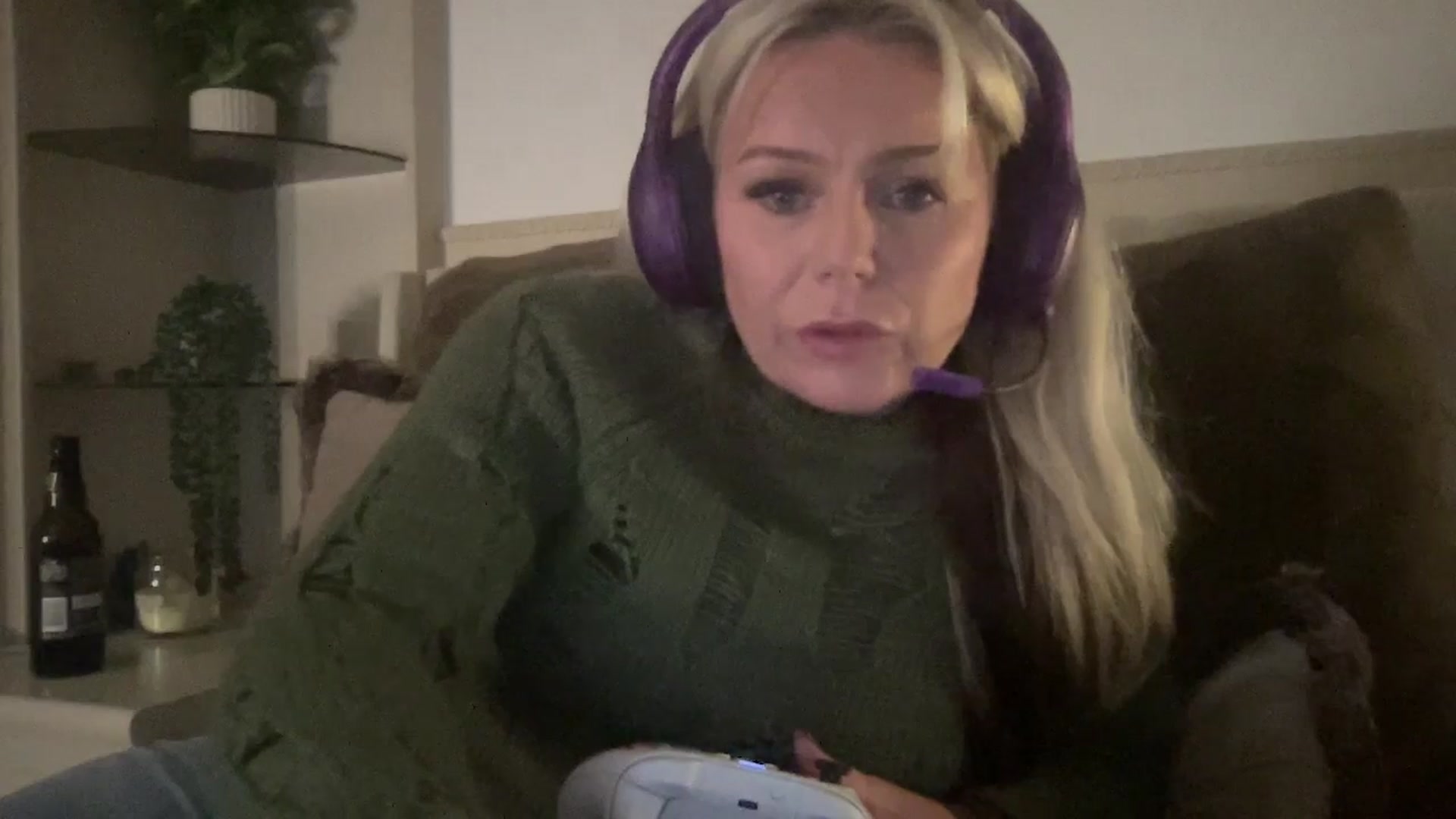Gallery image thumbnail from LarasDen's myfreecams stream on, 10/30/2025, 22:35 image 17 of 20