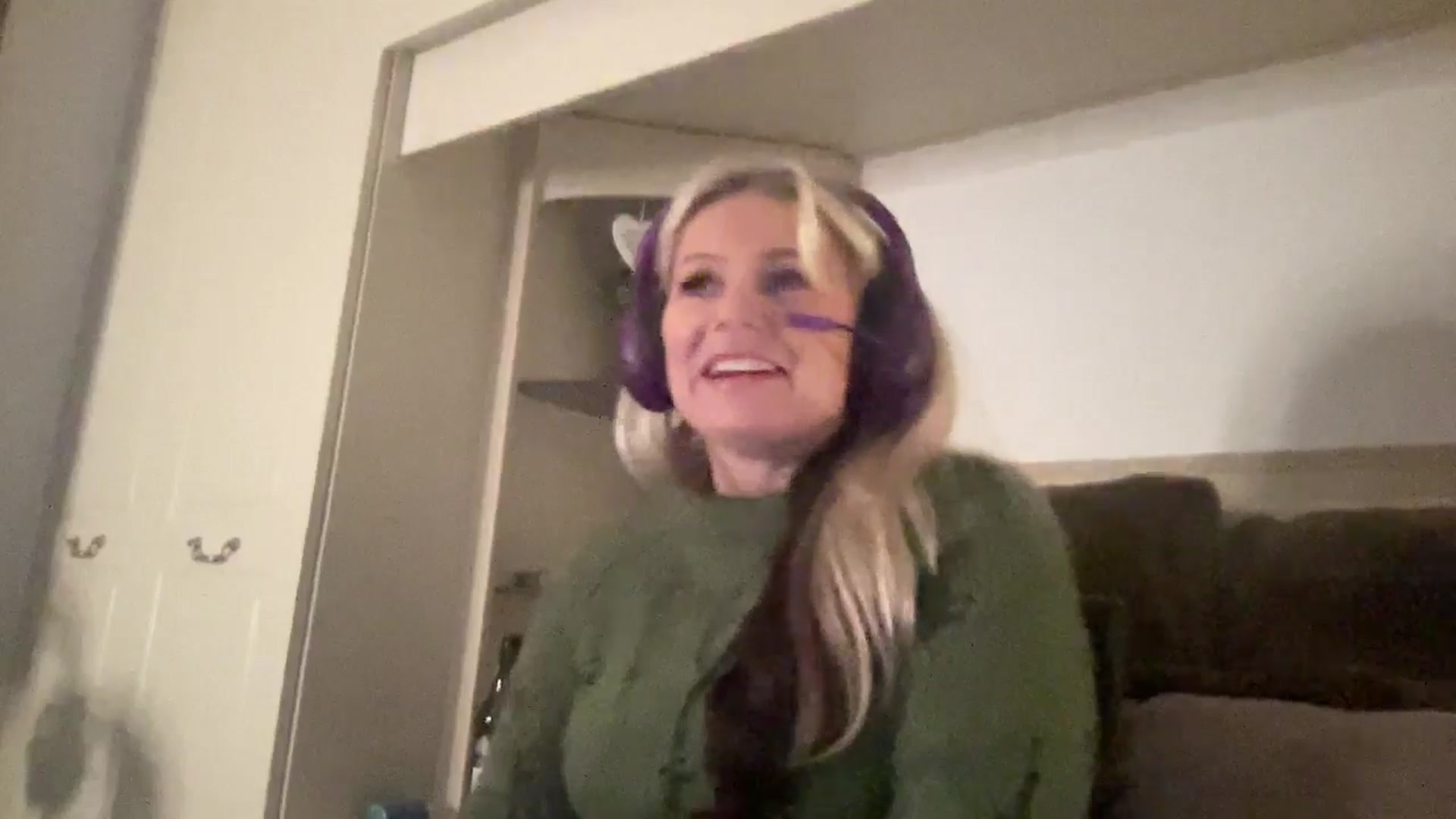Gallery image thumbnail from LarasDen's myfreecams stream on, 10/30/2025, 22:35 image 11 of 20