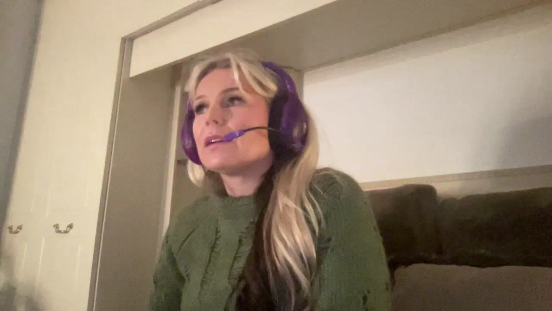 Gallery image thumbnail from LarasDen's myfreecams stream on, 10/30/2025, 22:35 image 10 of 20