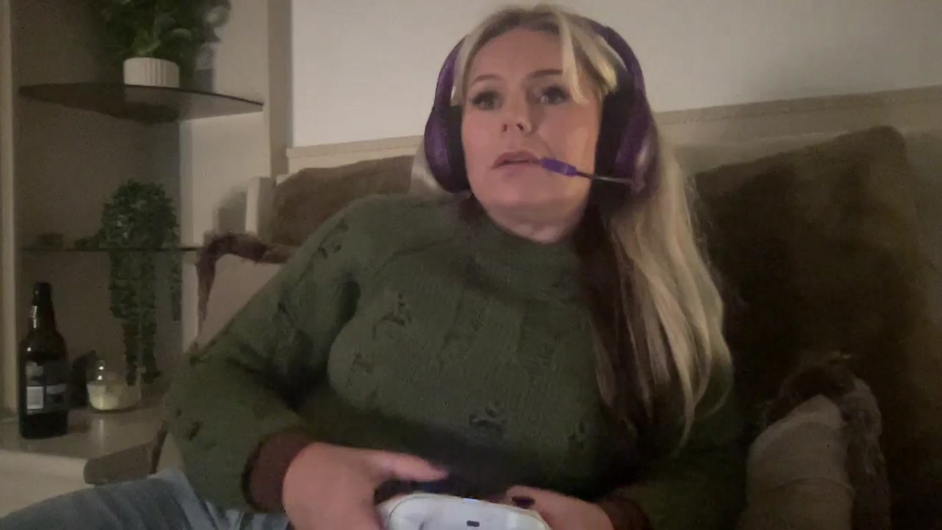 Gallery image thumbnail from LarasDen's myfreecams stream on, 10/30/2025, 22:35 image 16 of 20