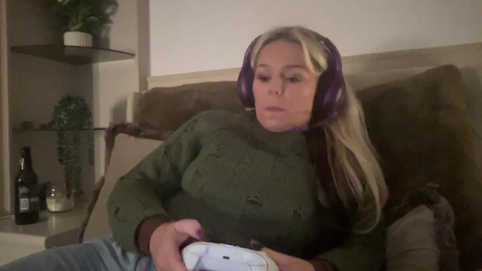 Gallery image thumbnail from LarasDen's myfreecams stream on, 10/30/2025, 22:35 image 18 of 20