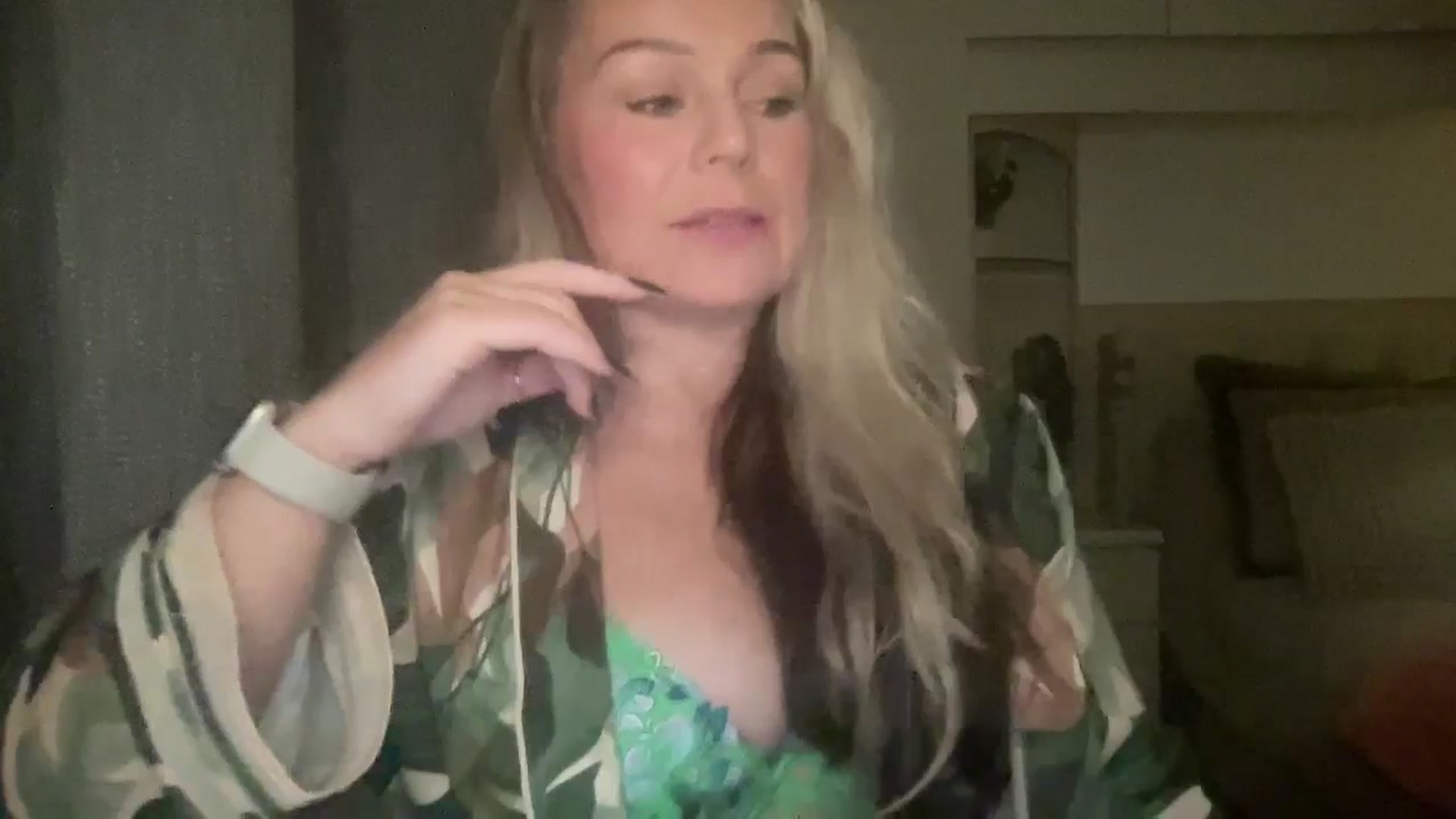 Gallery image thumbnail from LarasDen's myfreecams stream on, 11/17/2025, 19:40 image 20 of 20