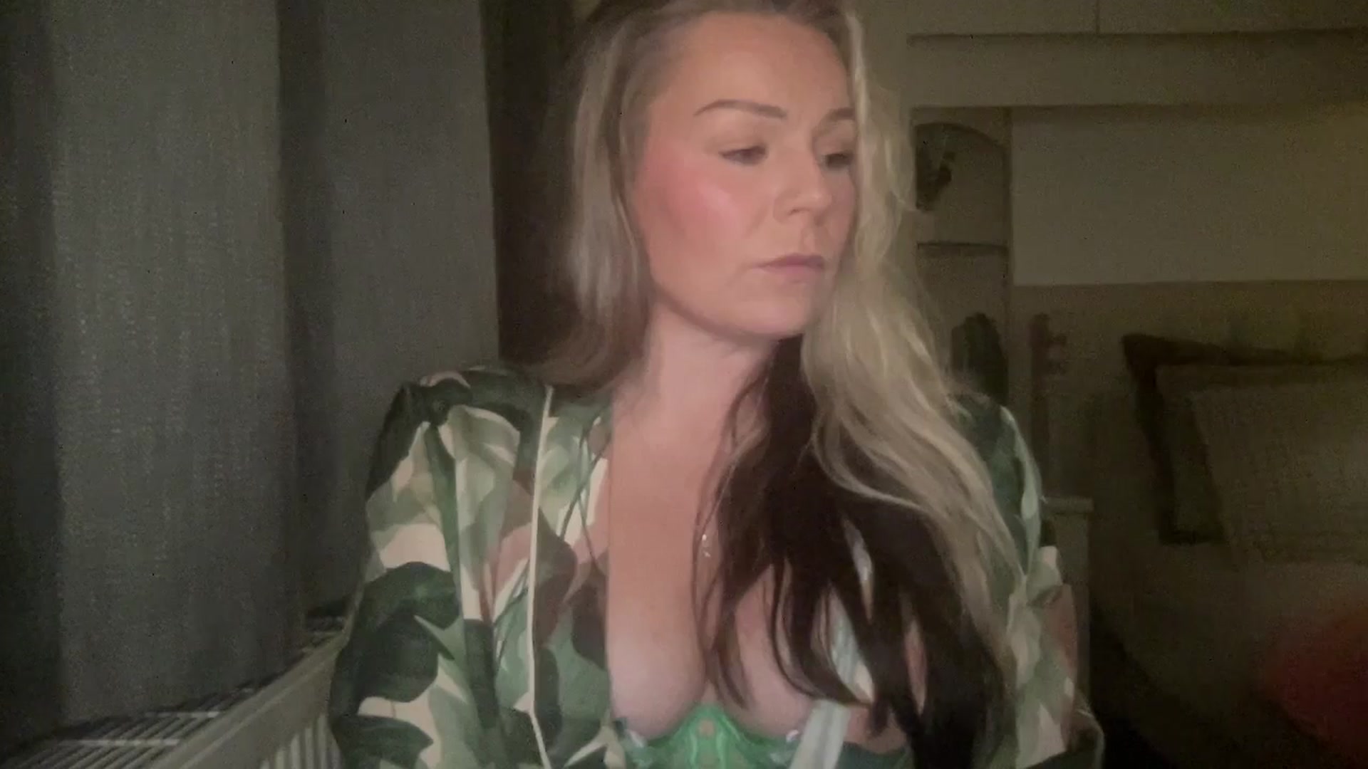 Gallery image thumbnail from LarasDen's myfreecams stream on, 11/17/2025, 19:40 image 18 of 20