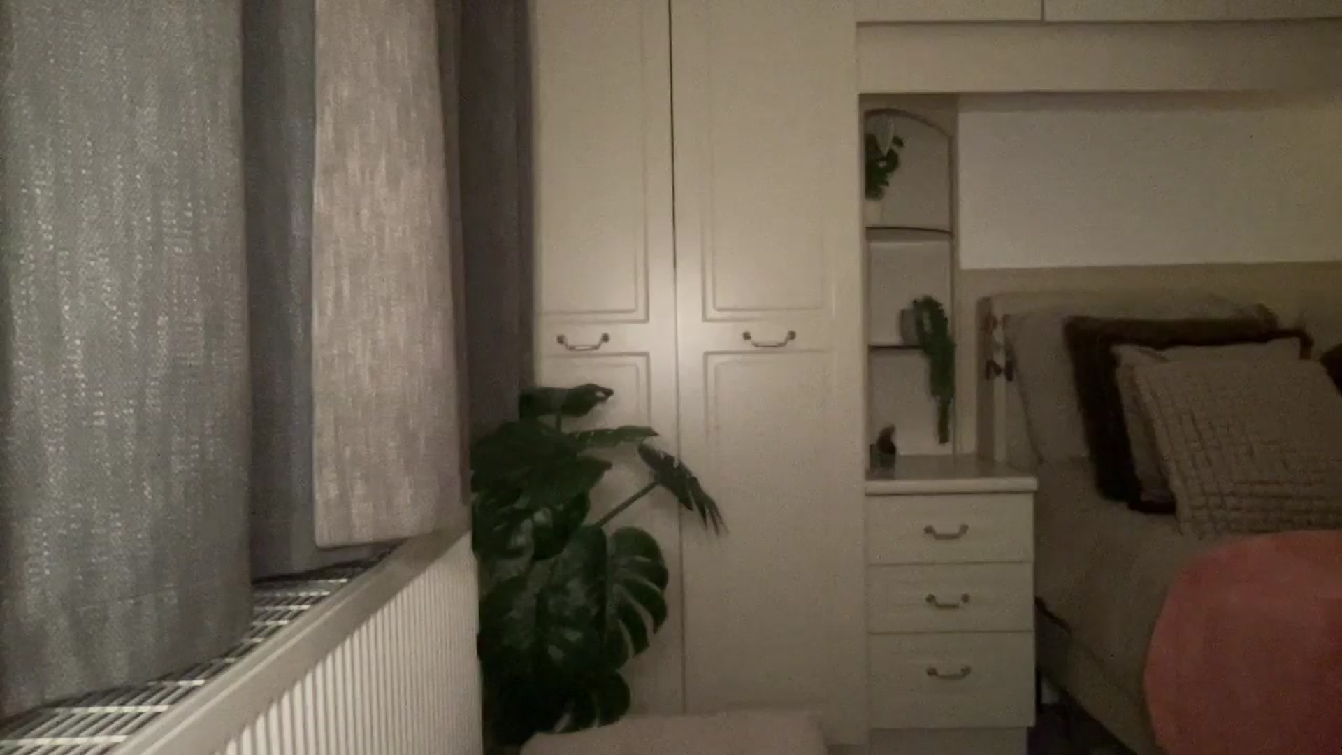 Gallery image thumbnail from LarasDen's myfreecams stream on, 11/18/2025, 20:17 image 17 of 20