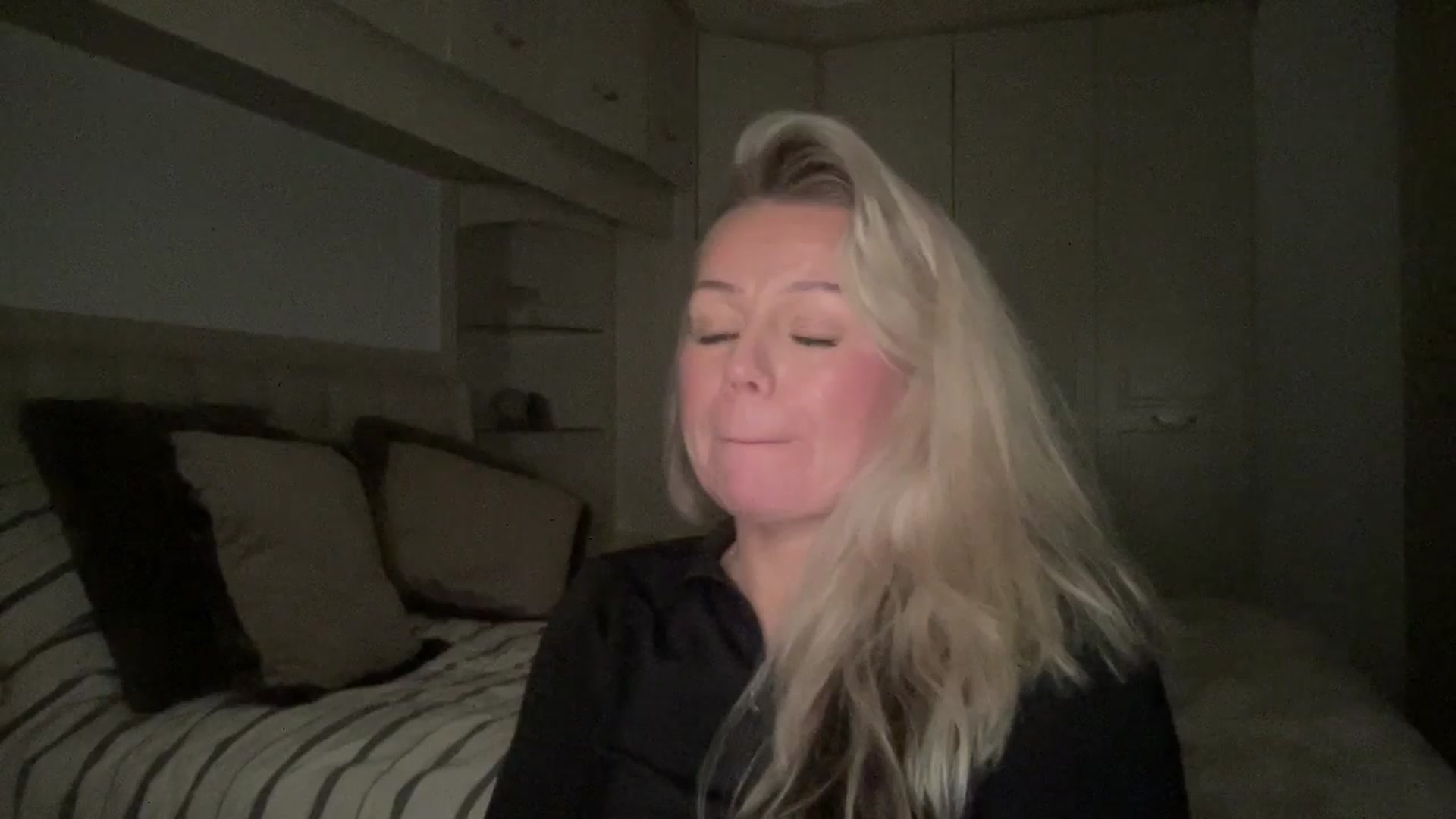 Gallery image thumbnail from LarasDen's myfreecams stream on, 12/01/2025, 20:13 image 14 of 20