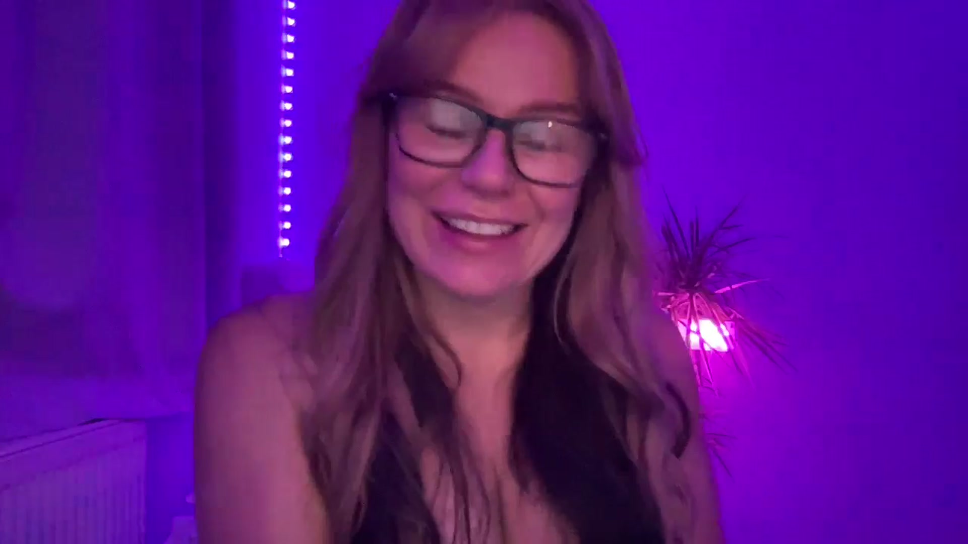 Gallery image thumbnail from LarasDen's myfreecams stream on, 02/05/2026, 21:17 image 5 of 20