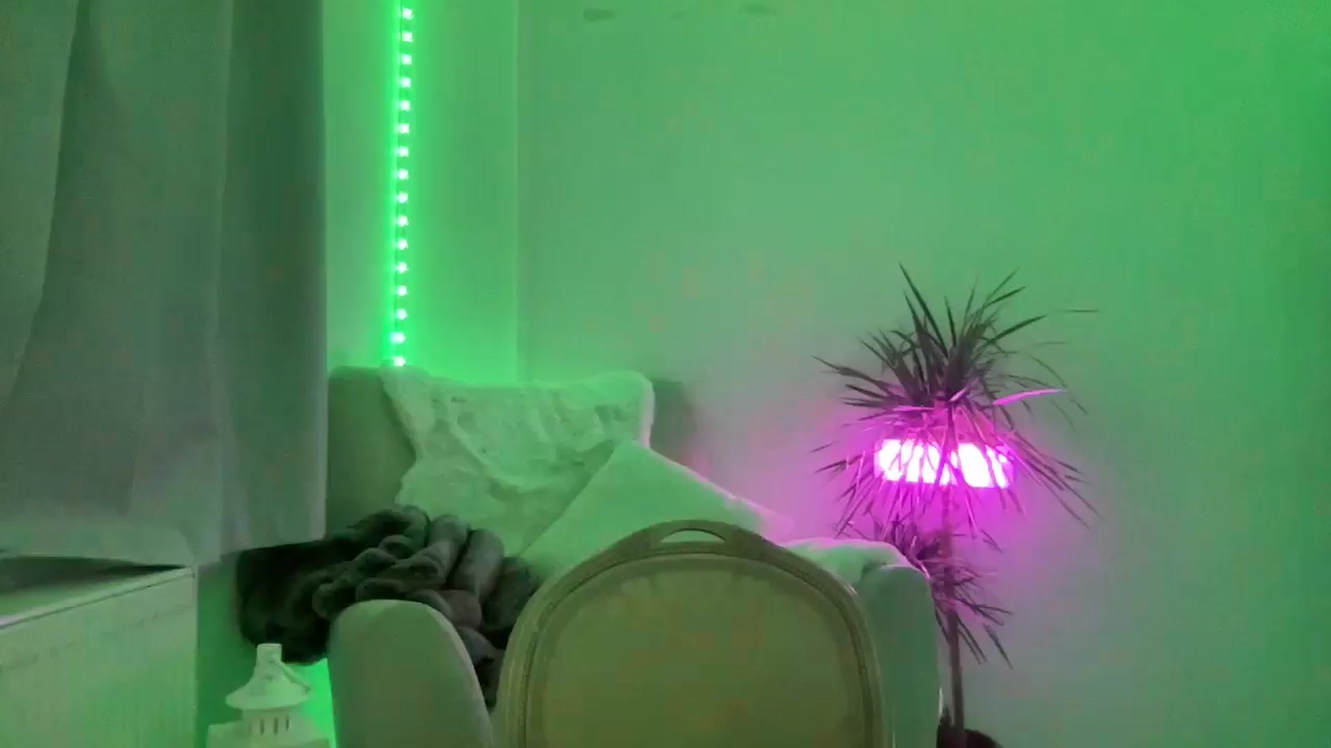 Gallery image thumbnail from LarasDen's myfreecams stream on, 02/13/2026, 22:22 image 7 of 20
