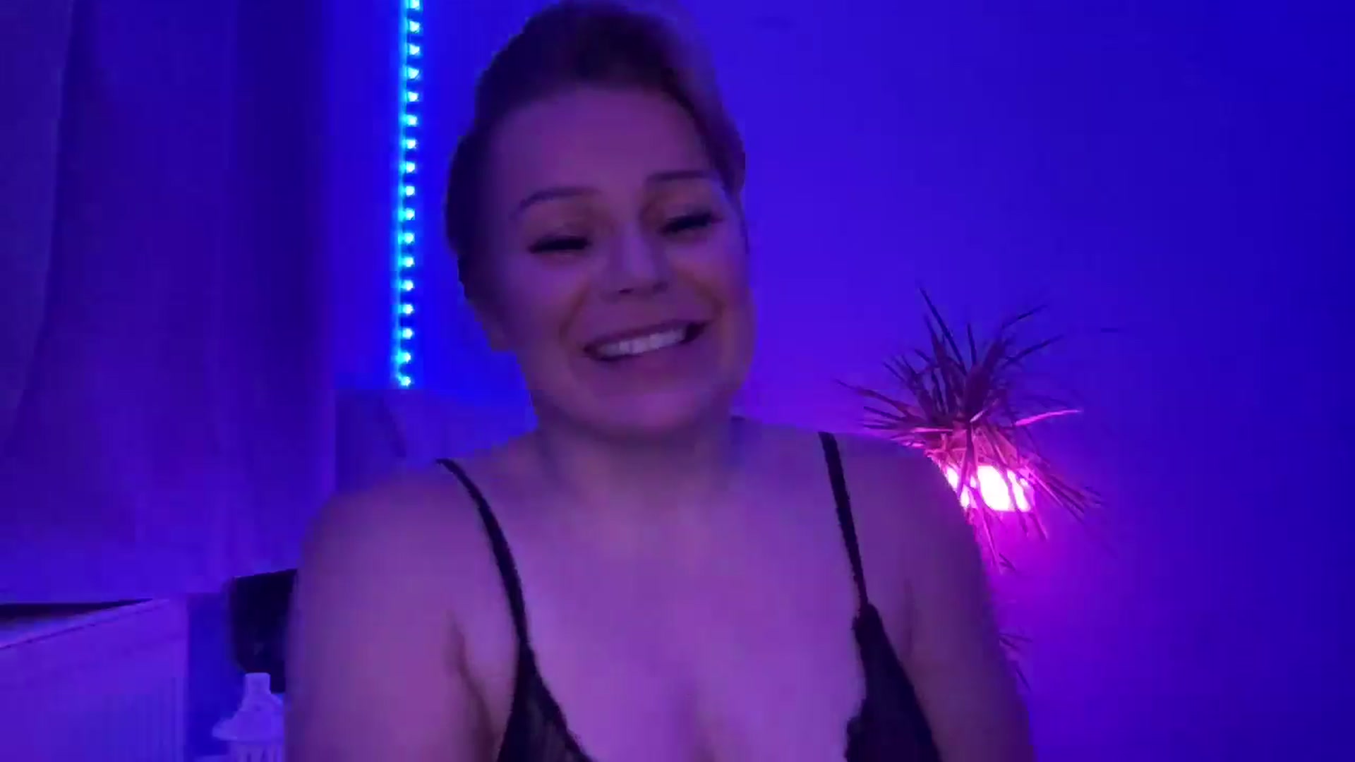 Gallery image thumbnail from LarasDen's myfreecams stream on, 02/14/2026, 24:01 image 20 of 20