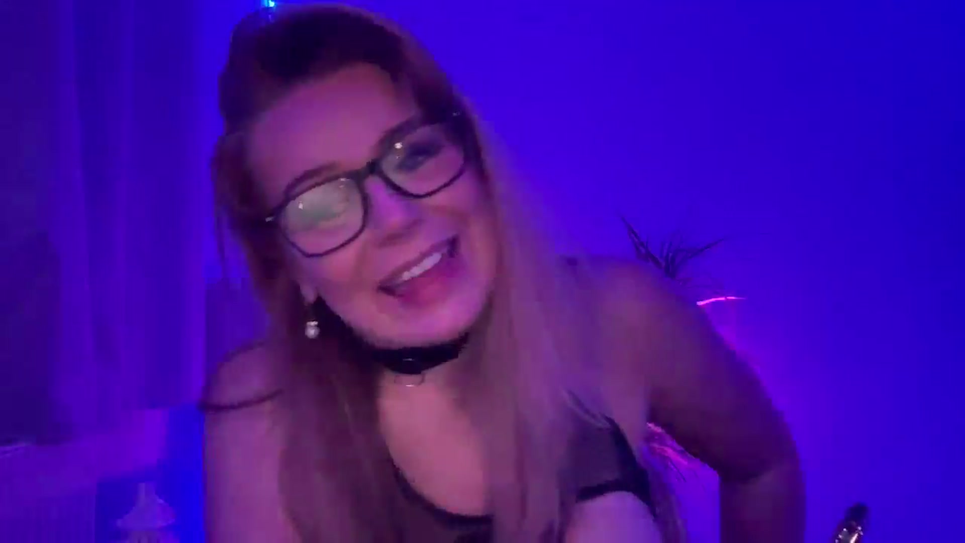 Gallery image thumbnail from LarasDen's myfreecams stream on, 02/28/2026, 24:53 image 17 of 20