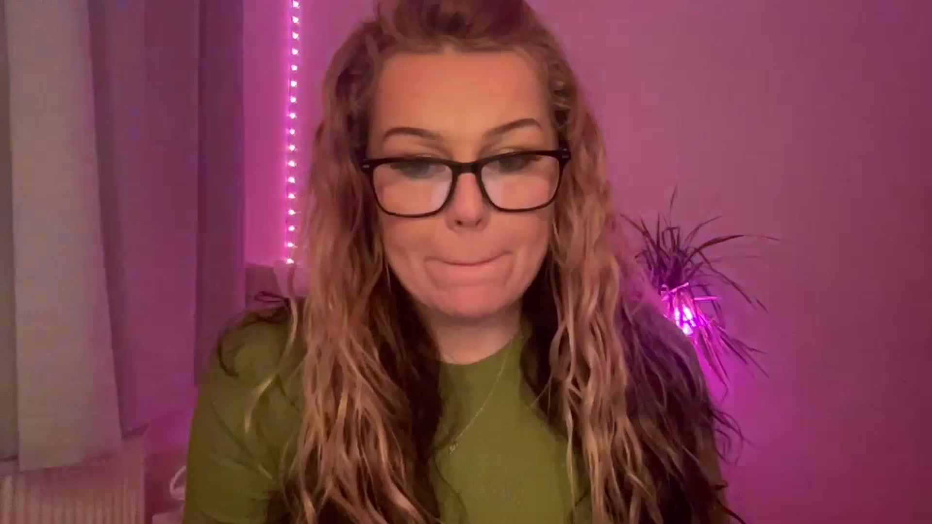 Gallery image thumbnail from LarasDen's myfreecams stream on, 03/28/2026, 24:04 image 6 of 20