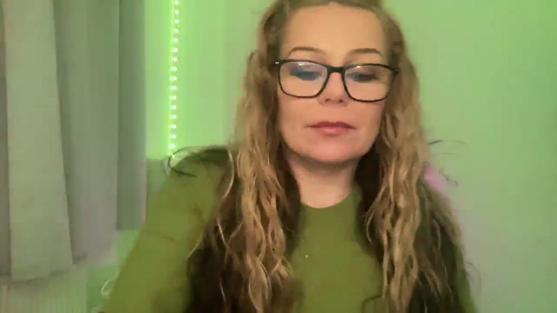 Gallery image thumbnail from LarasDen's myfreecams stream on, 03/28/2026, 24:04 image 3 of 20