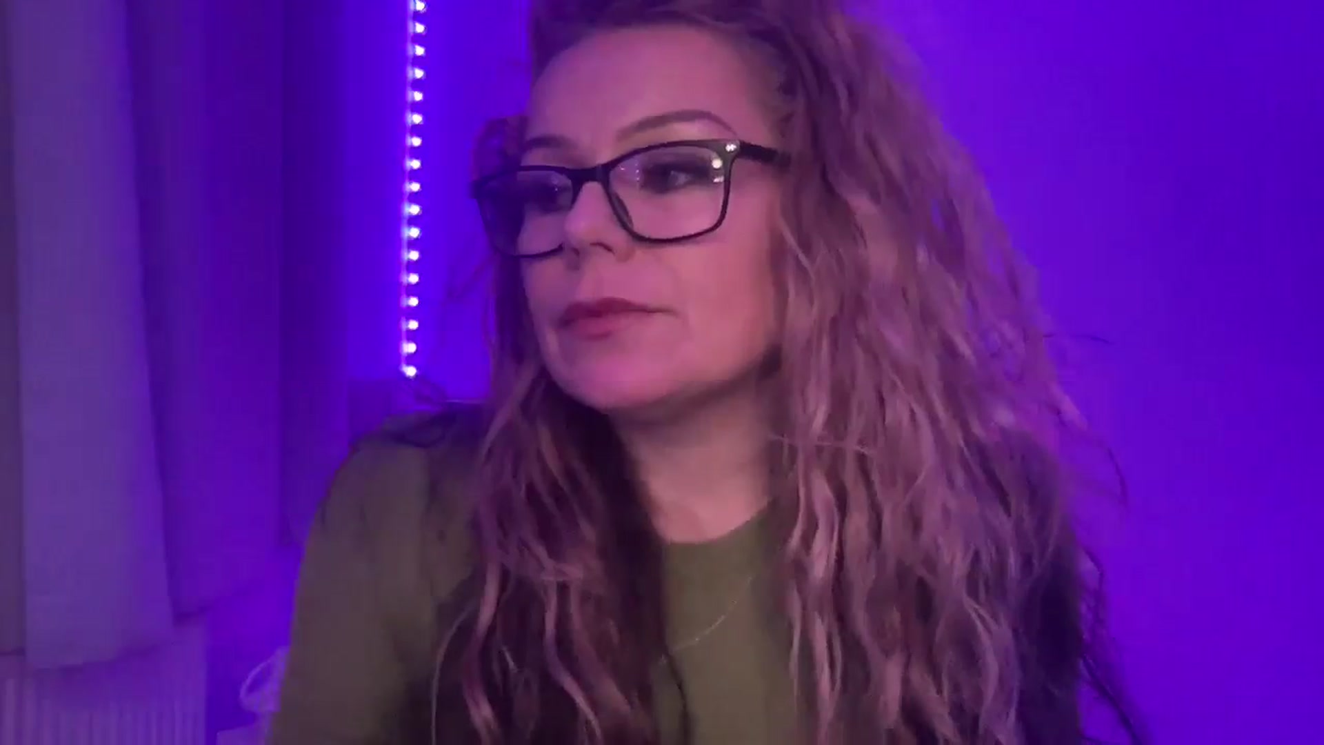 Gallery image thumbnail from LarasDen's myfreecams stream on, 03/28/2026, 24:04 image 13 of 20