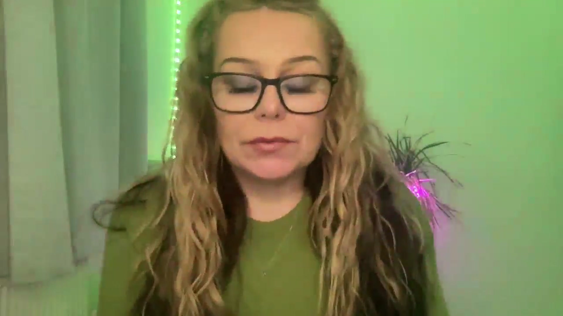 Gallery image thumbnail from LarasDen's myfreecams stream on, 03/28/2026, 24:04 image 2 of 20