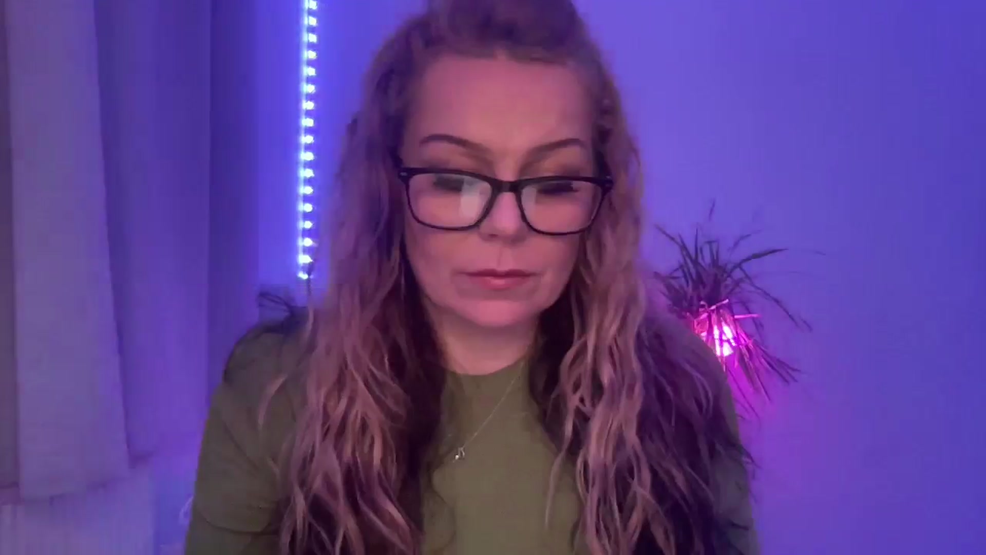 Gallery image thumbnail from LarasDen's myfreecams stream on, 03/28/2026, 24:04 image 10 of 20