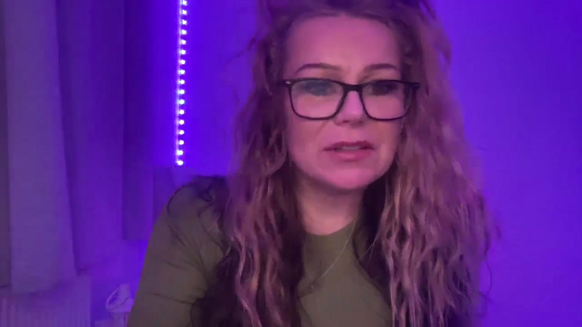 Gallery image thumbnail from LarasDen's myfreecams stream on, 03/28/2026, 24:04 image 12 of 20