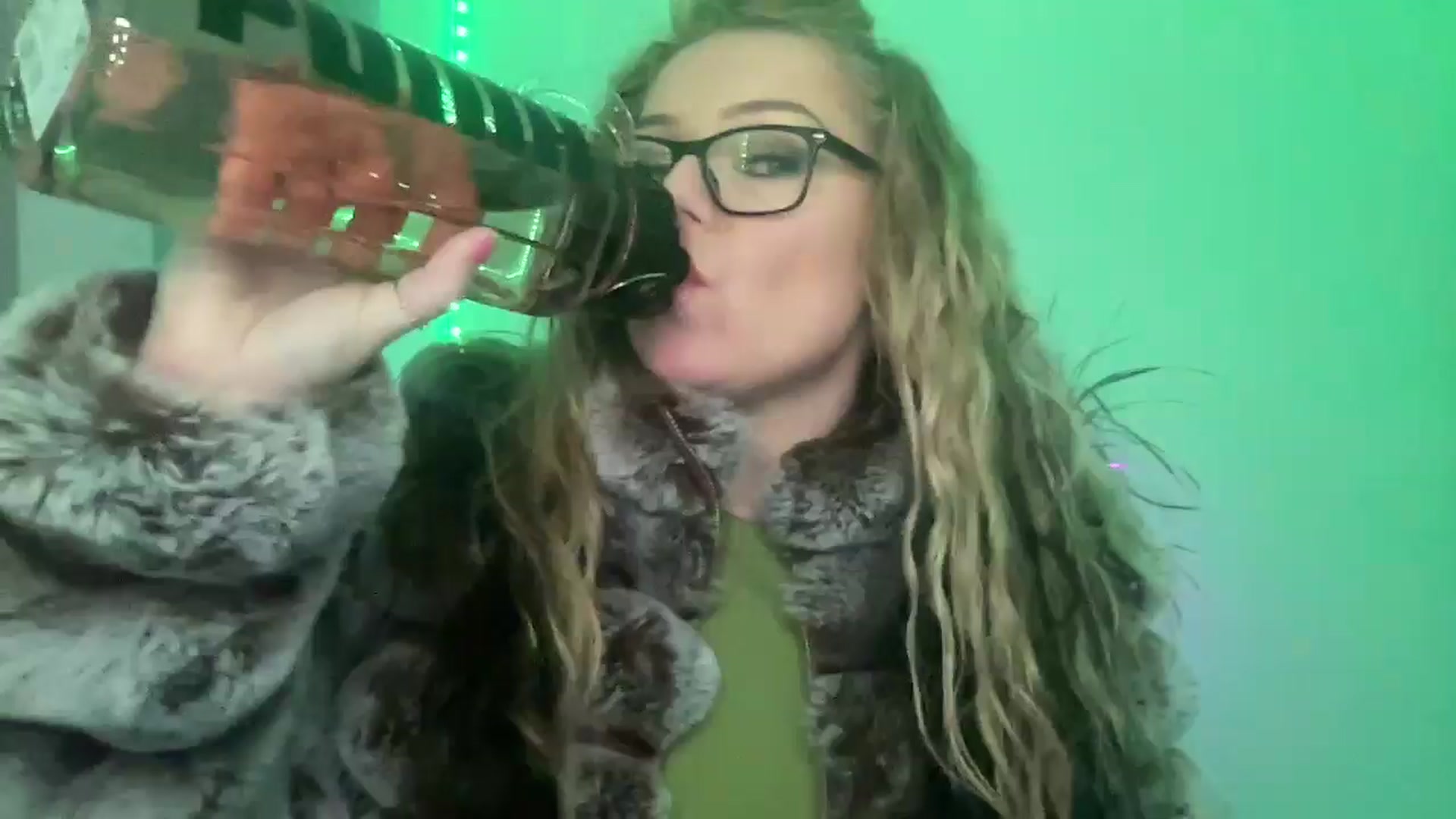 Gallery image thumbnail from LarasDen's myfreecams stream on, 03/28/2026, 24:04 image 1 of 20