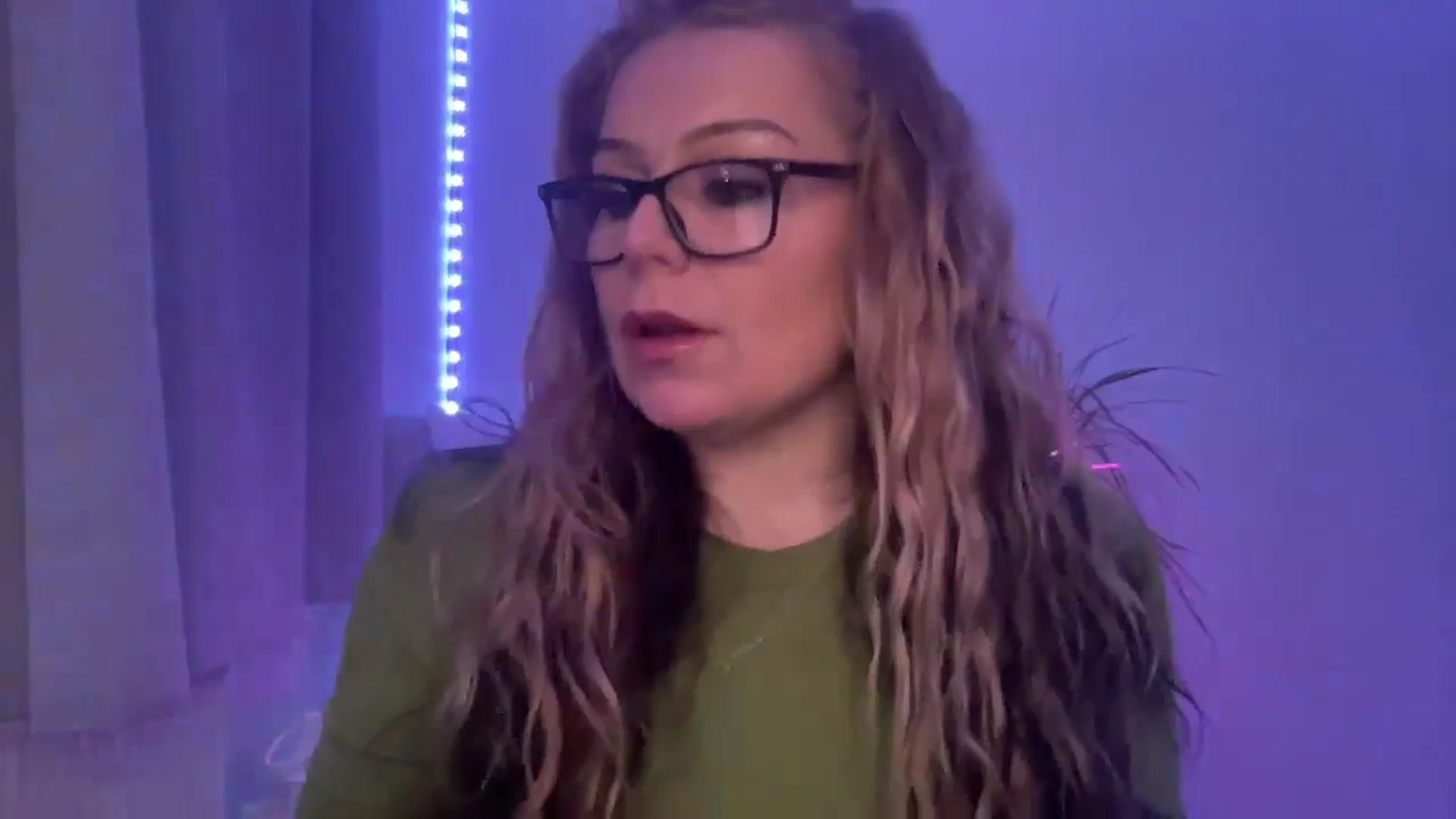Gallery image thumbnail from LarasDen's myfreecams stream on, 03/28/2026, 24:04 image 8 of 20