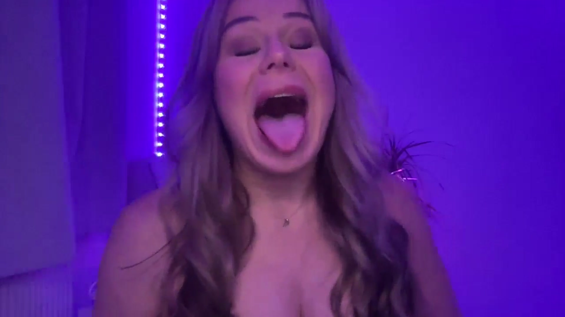 Gallery image thumbnail from LarasDen's myfreecams stream on, 04/02/2026, 20:07 image 5 of 20