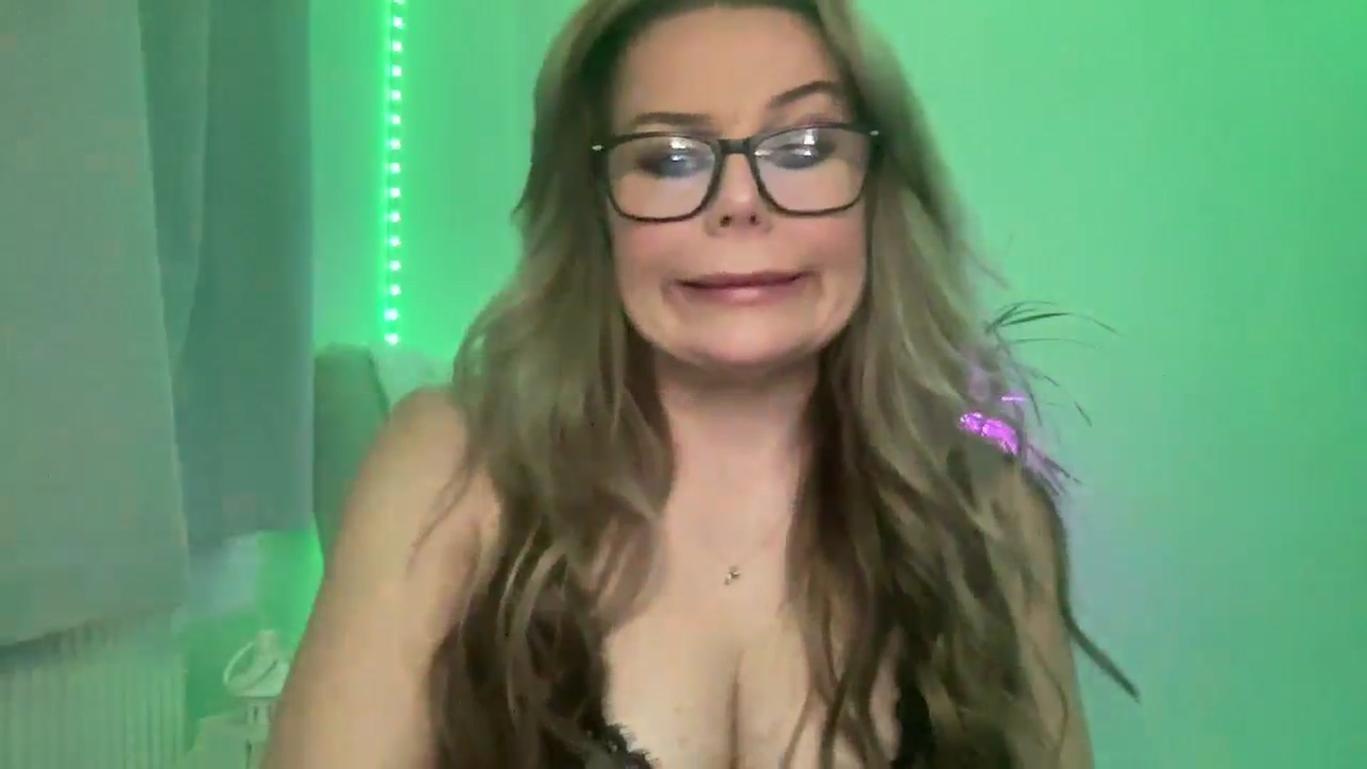 Gallery image thumbnail from LarasDen's myfreecams stream on, 04/02/2026, 21:06 image 12 of 20
