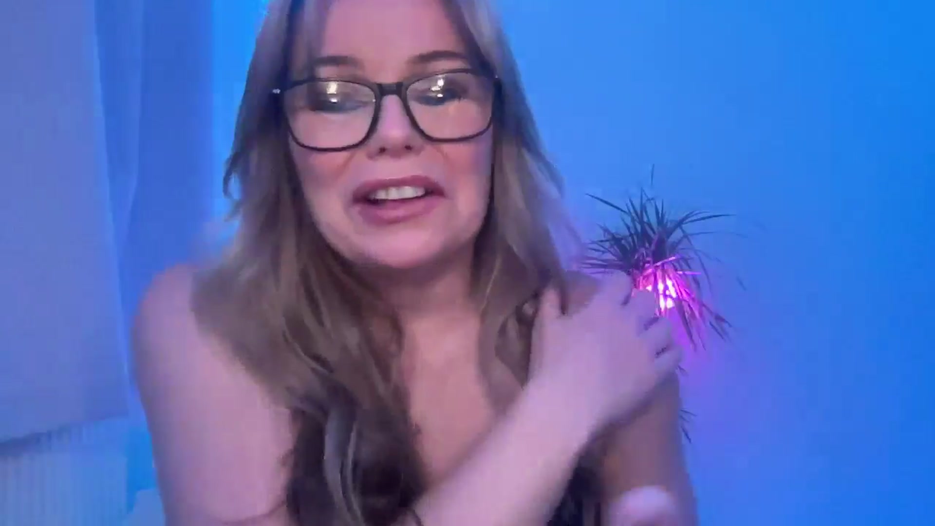 Gallery image thumbnail from LarasDen's myfreecams stream on, 04/02/2026, 21:06 image 6 of 20