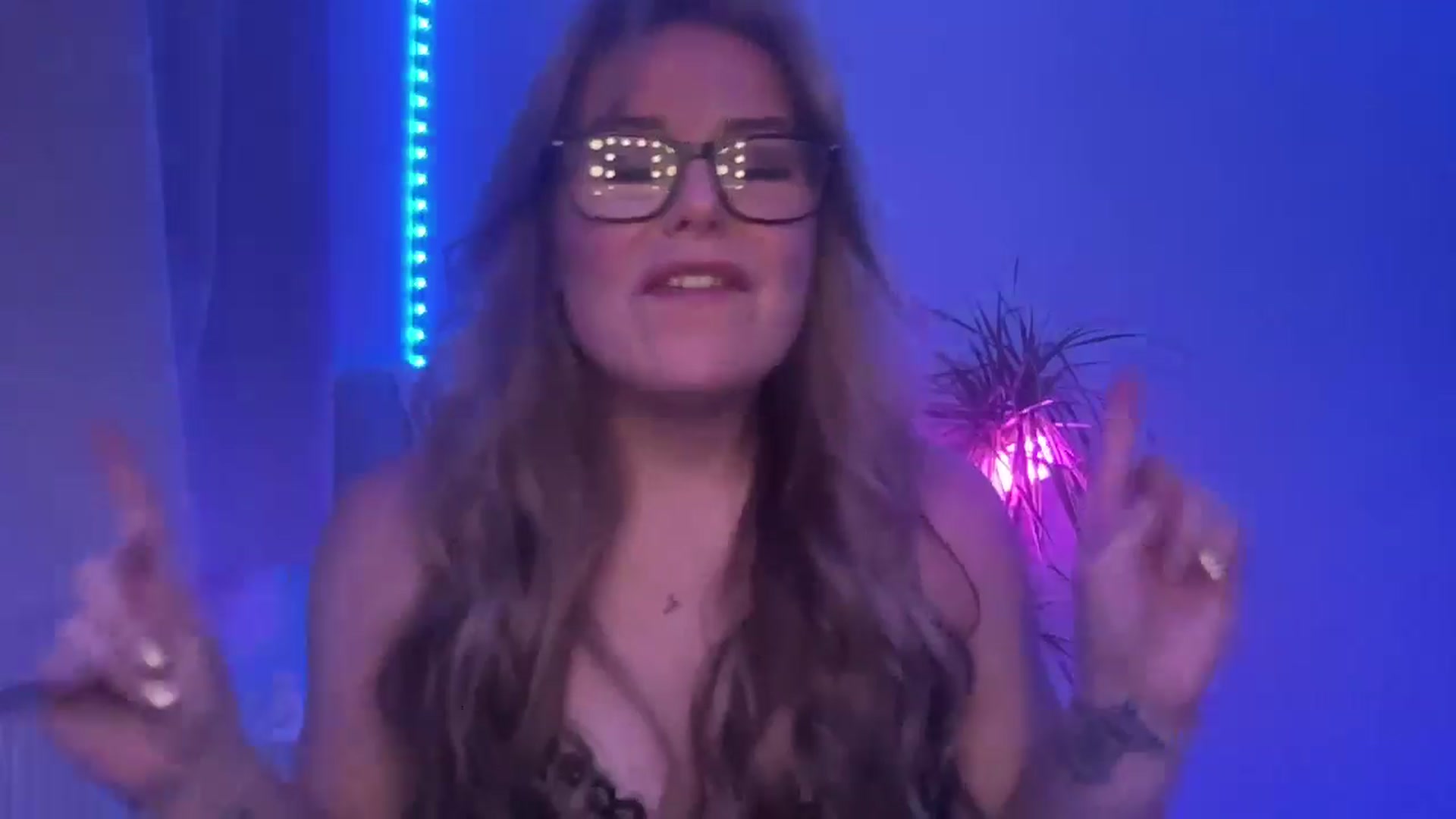 Gallery image thumbnail from LarasDen's myfreecams stream on, 04/02/2026, 21:06 image 3 of 20