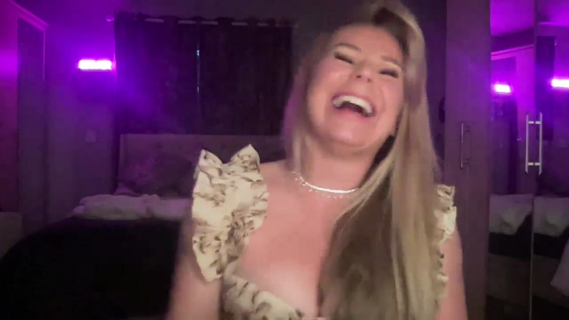 Gallery image thumbnail from LarasDen's myfreecams stream on, 05/02/2026, 21:36 image 3 of 20