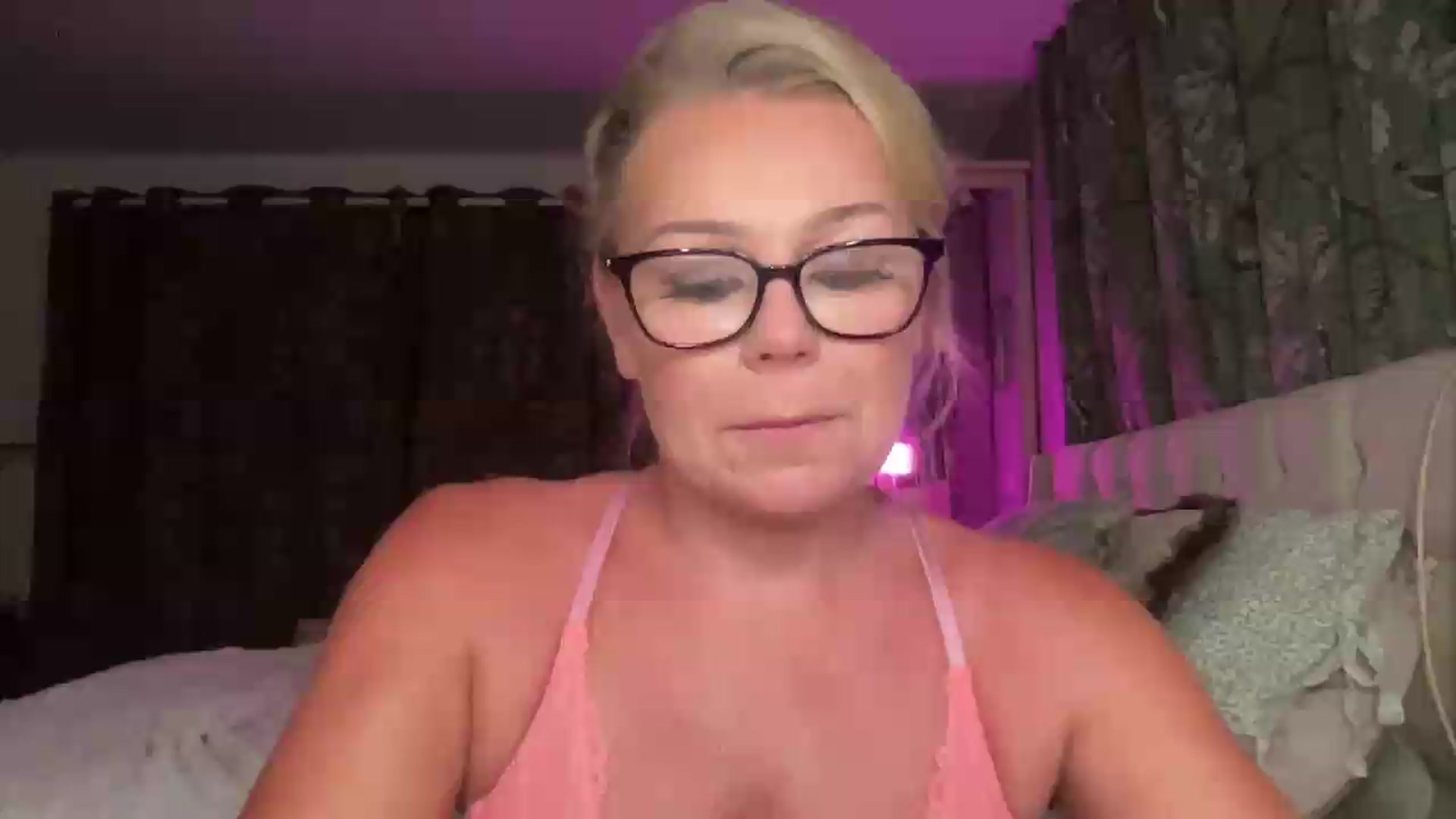 Gallery image thumbnail from LarasDen's myfreecams stream on, 07/10/2026, 21:25 image 12 of 20