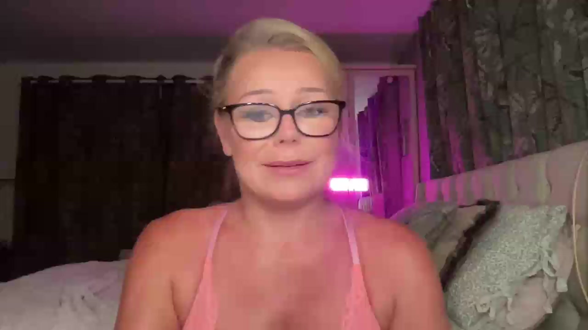 Gallery image thumbnail from LarasDen's myfreecams stream on, 07/10/2026, 21:25 image 5 of 20